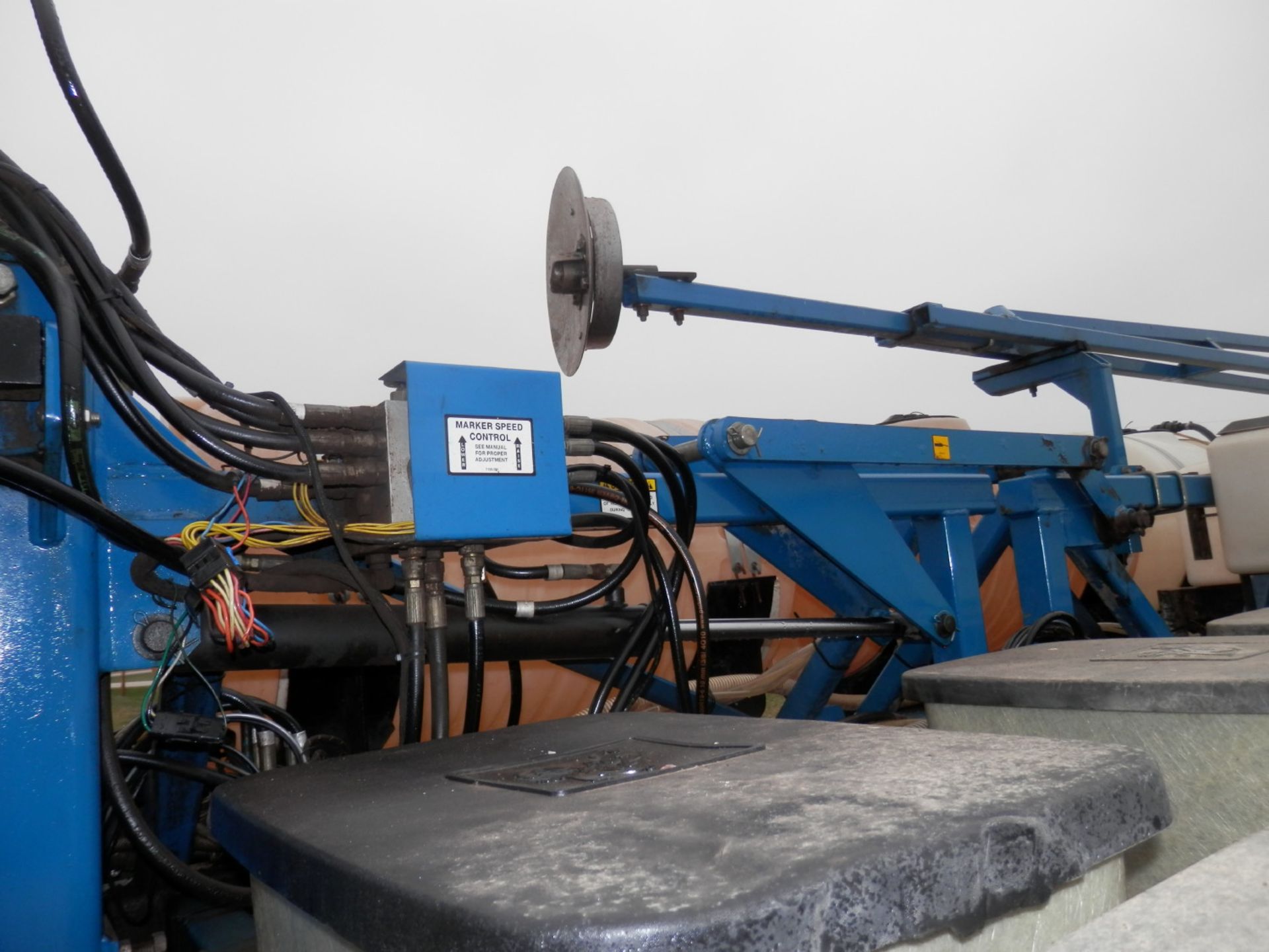 KINZE 2600 12R CLEAN SWEEP PRECISION PLANTER - Image 8 of 13