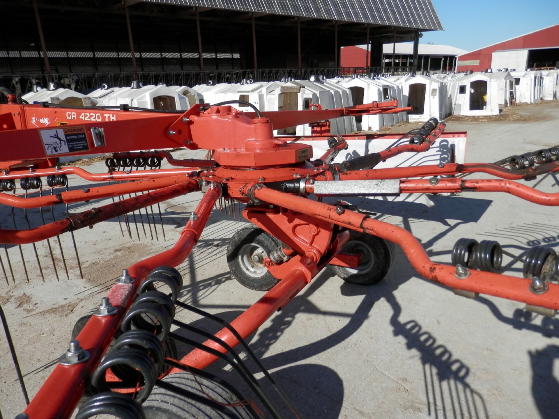 KUHN MASTERDRIVE GA 4220 TH ROTARY RAKE - Image 5 of 5