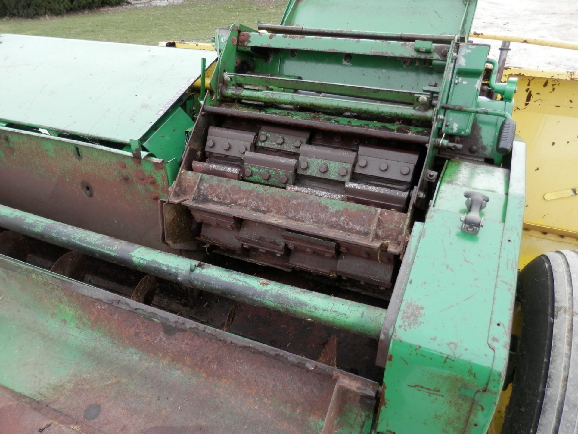 JD 3970 FORAGE CHOPPER - Image 6 of 8