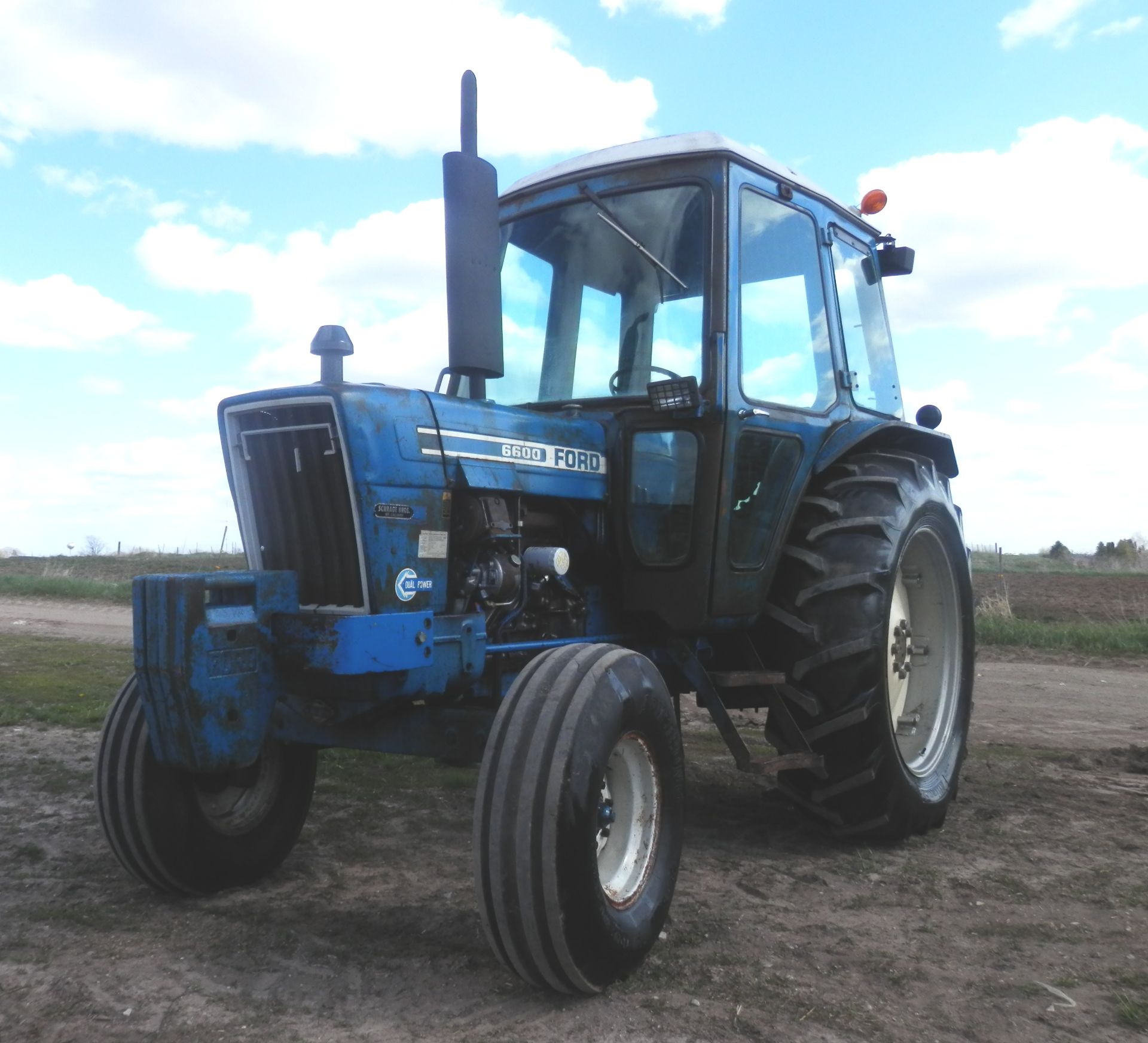 FORD 6600 DIESEL CAB TRACTOR - Image 4 of 16