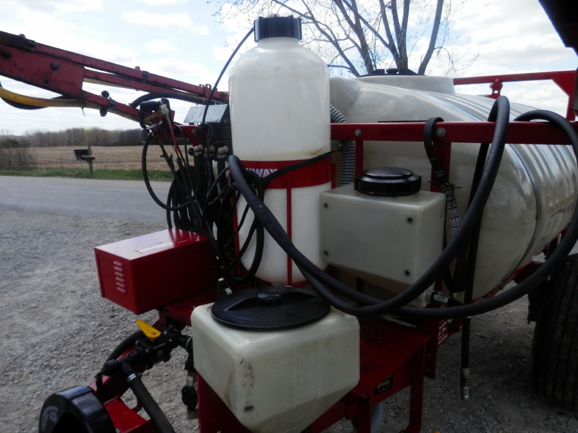 MILLER PRO 500 FIELD SPRAYER - Image 5 of 10