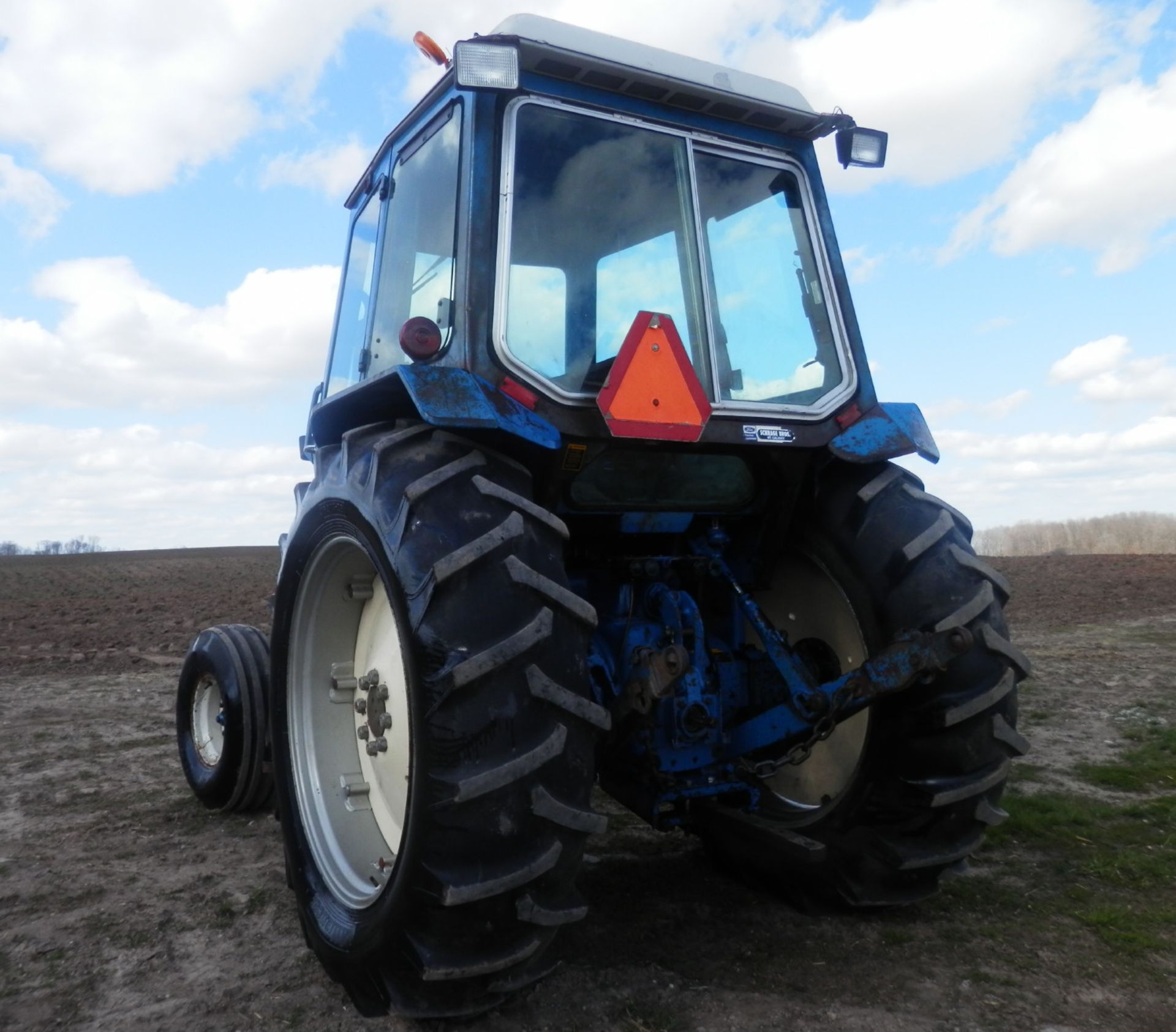 FORD 6600 DIESEL CAB TRACTOR - Image 5 of 16