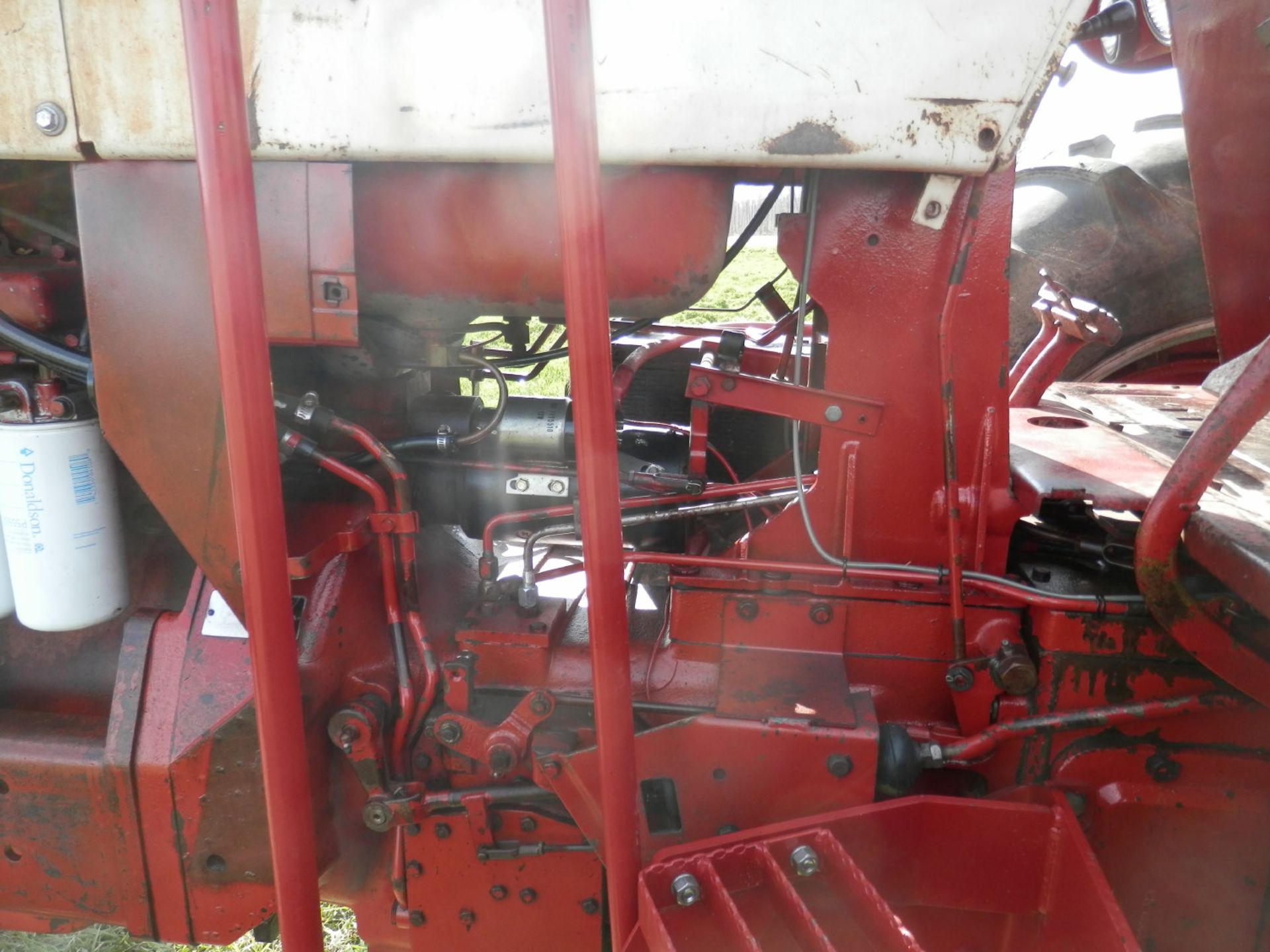 IH 966 OPEN PLATFORM TRACTOR - Image 11 of 12