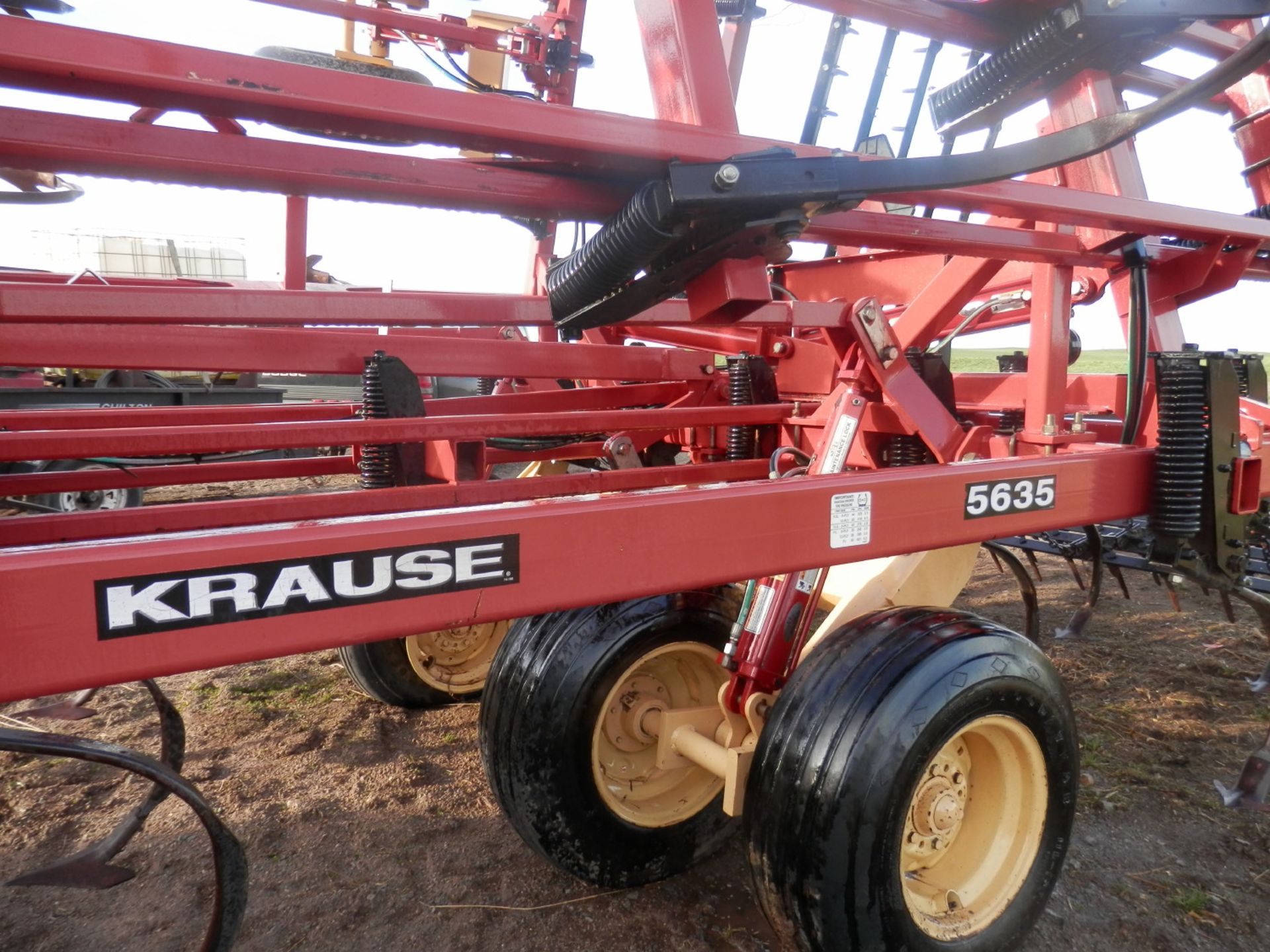 KUHN KRAUSE 5635 24' FIELD CULTIVATOR - Image 6 of 9