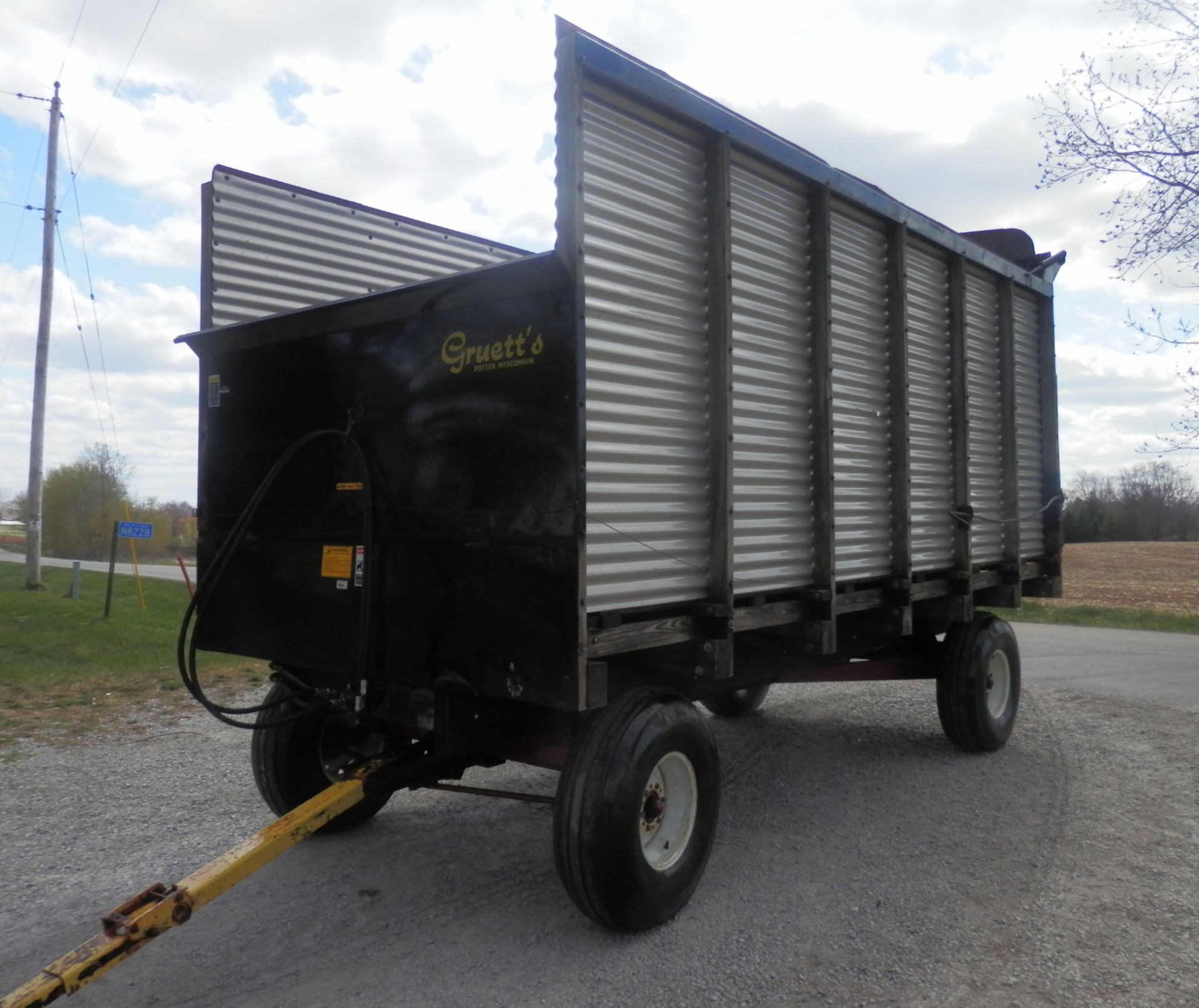 GRUETT 16' Rear Unload Forage Wagon