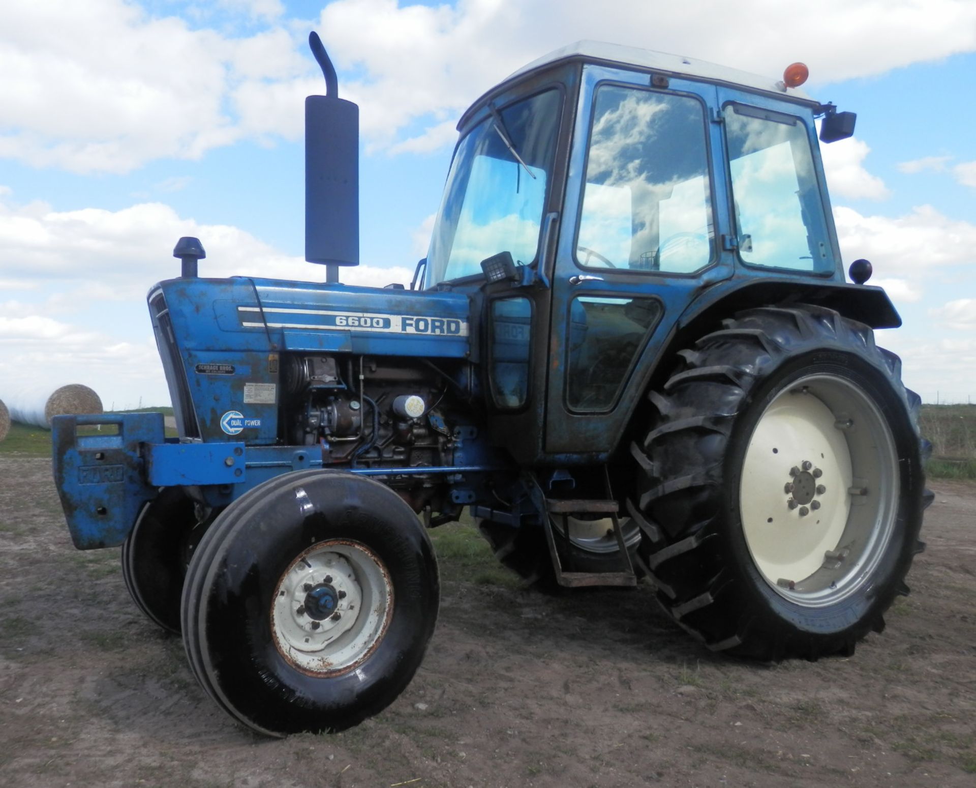 FORD 6600 DIESEL CAB TRACTOR - Image 3 of 16