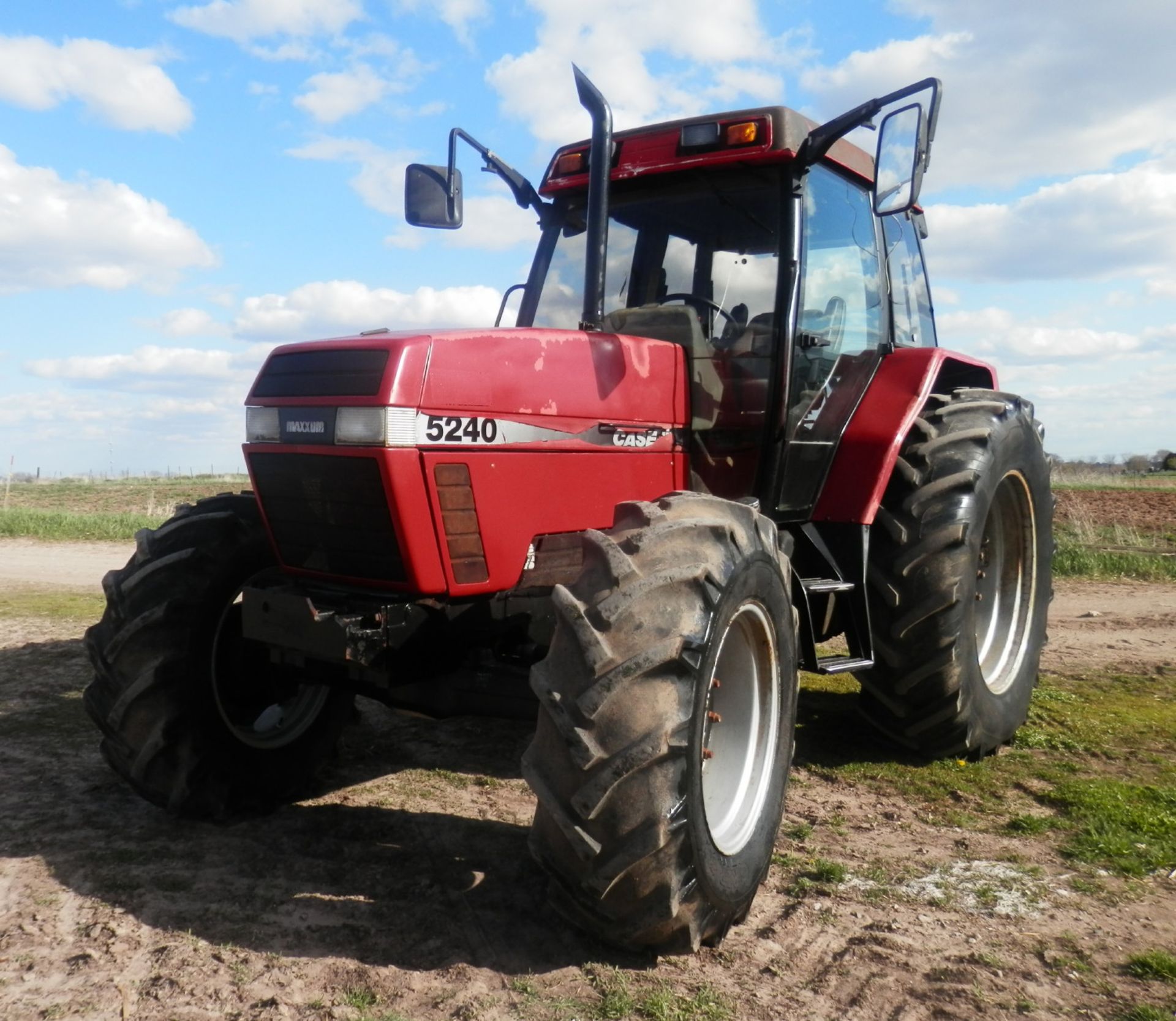 CASE IH 5240 MAXXUM MFWD TRACTOR