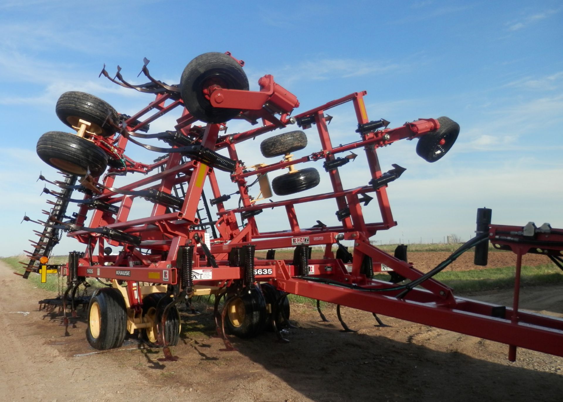 KUHN KRAUSE 5635 24' FIELD CULTIVATOR - Image 2 of 9