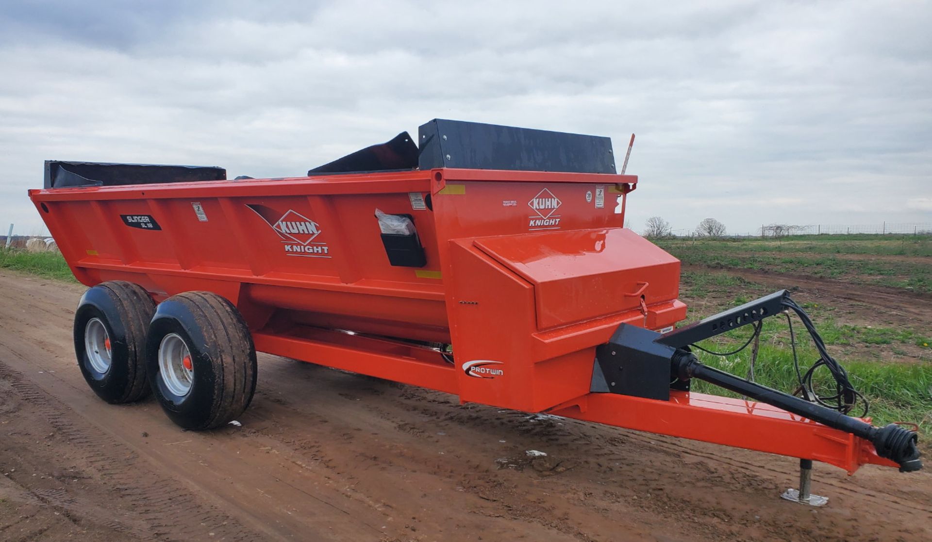 KUHN KNIGHT SLINGER SL118 MANURE SPREADER