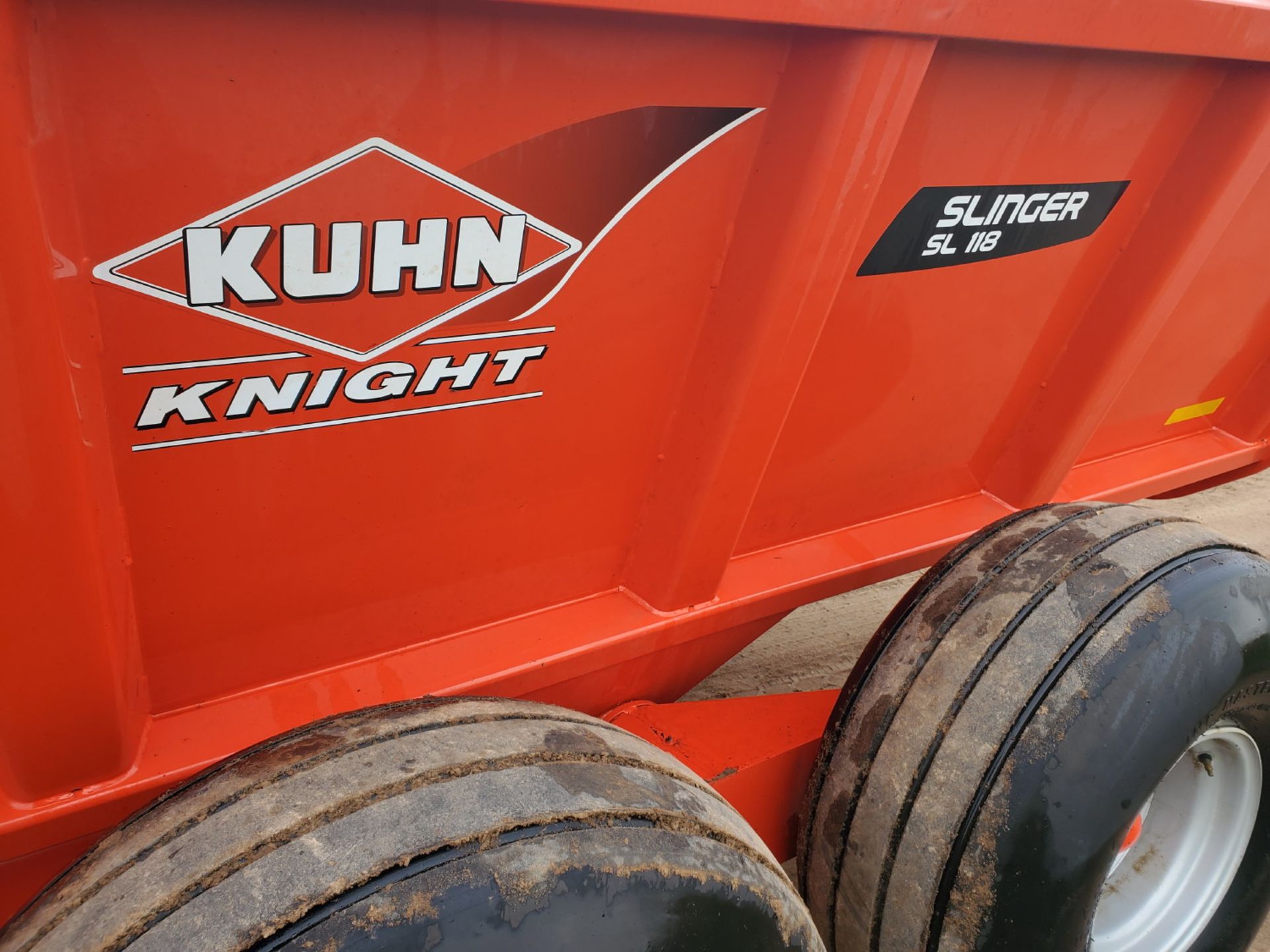 KUHN KNIGHT SLINGER SL118 MANURE SPREADER - Image 5 of 8