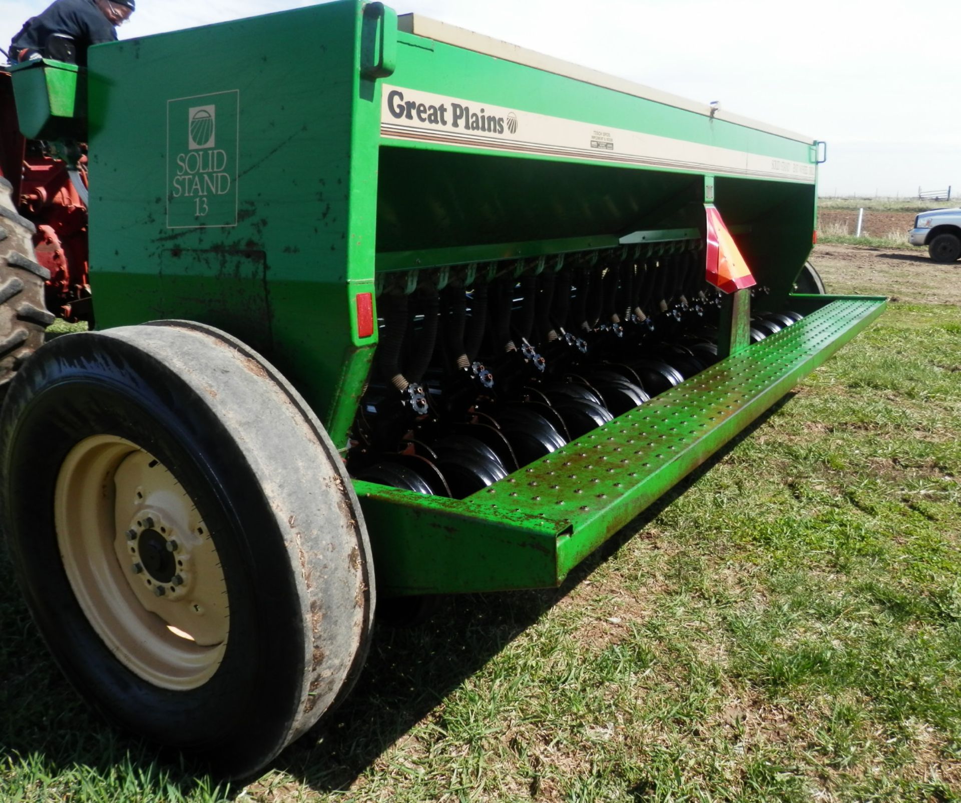 GREAT PLAINS SOLID STAND 13 GRAIN DRILL - Image 5 of 9