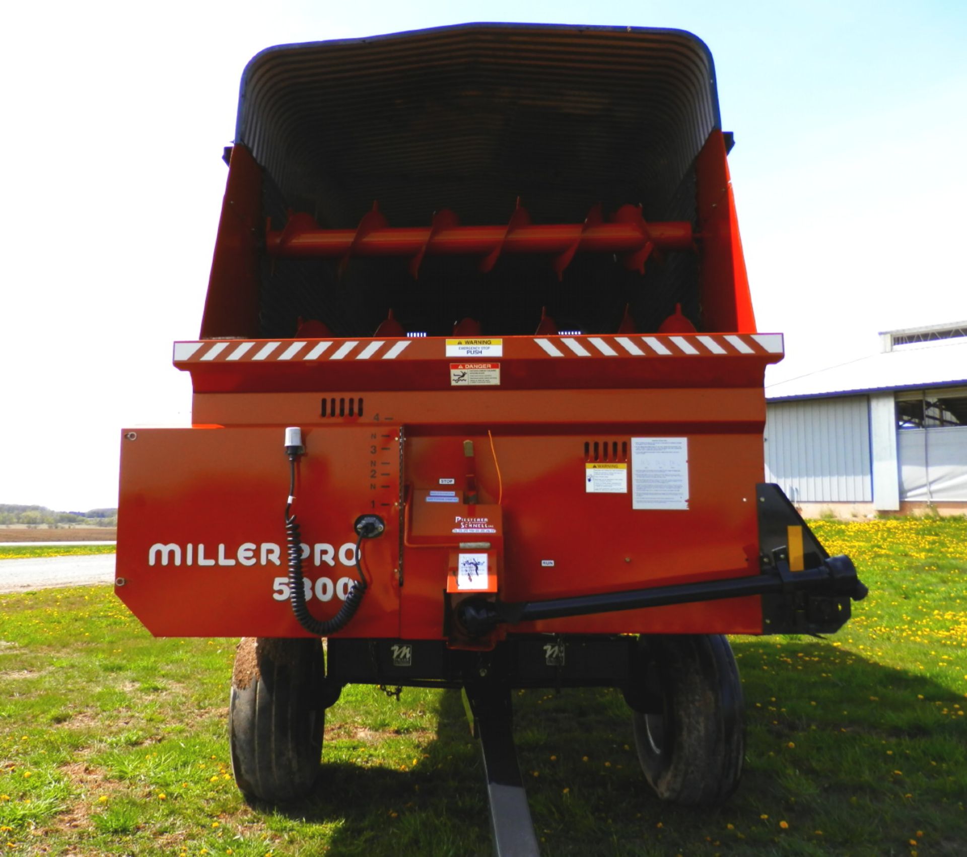 MILLER PRO 5300 18' LH FORAGE WAGON (White decal) - Image 2 of 8