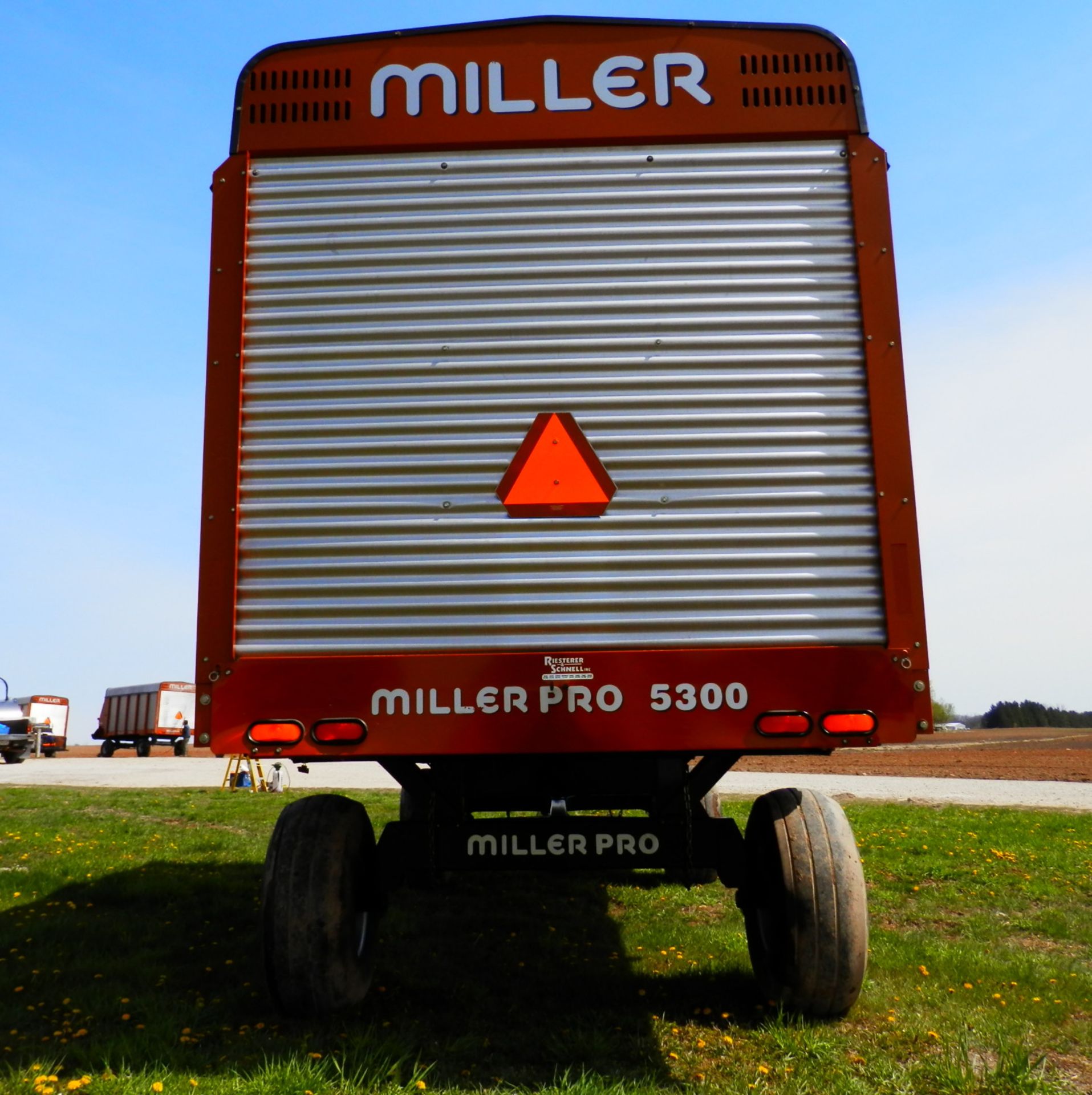 MILLER PRO 5300 18' LH FORAGE WAGON (White decal) - Image 6 of 8