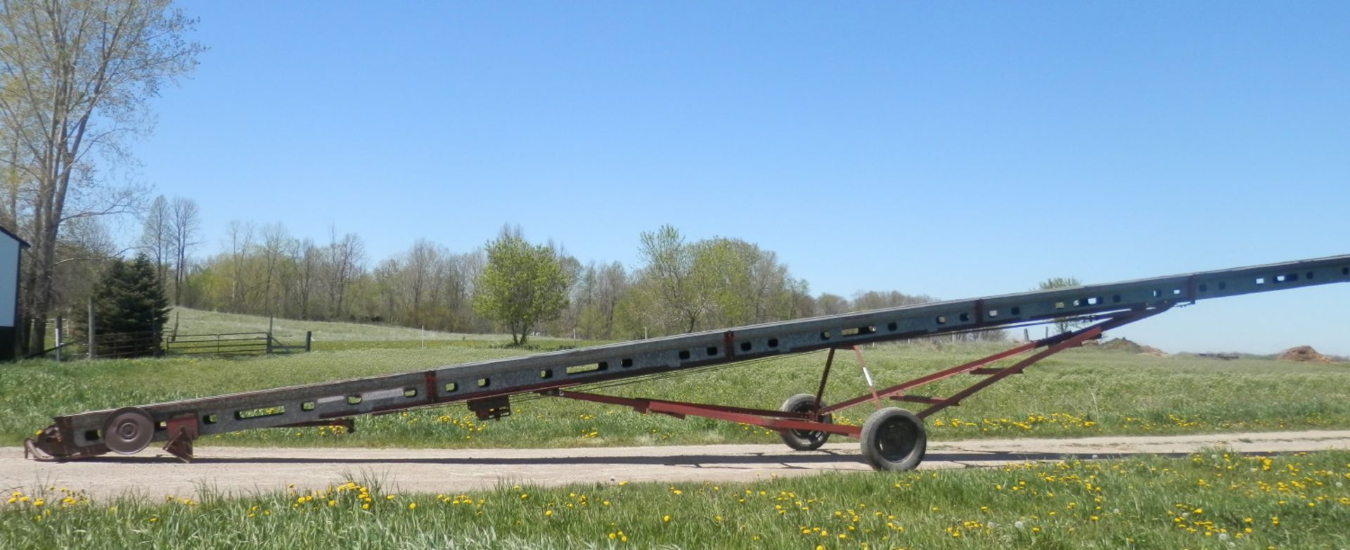 KEWANEE 50' PORTABLE BALE/GRAIN ELEVATOR - Image 4 of 5