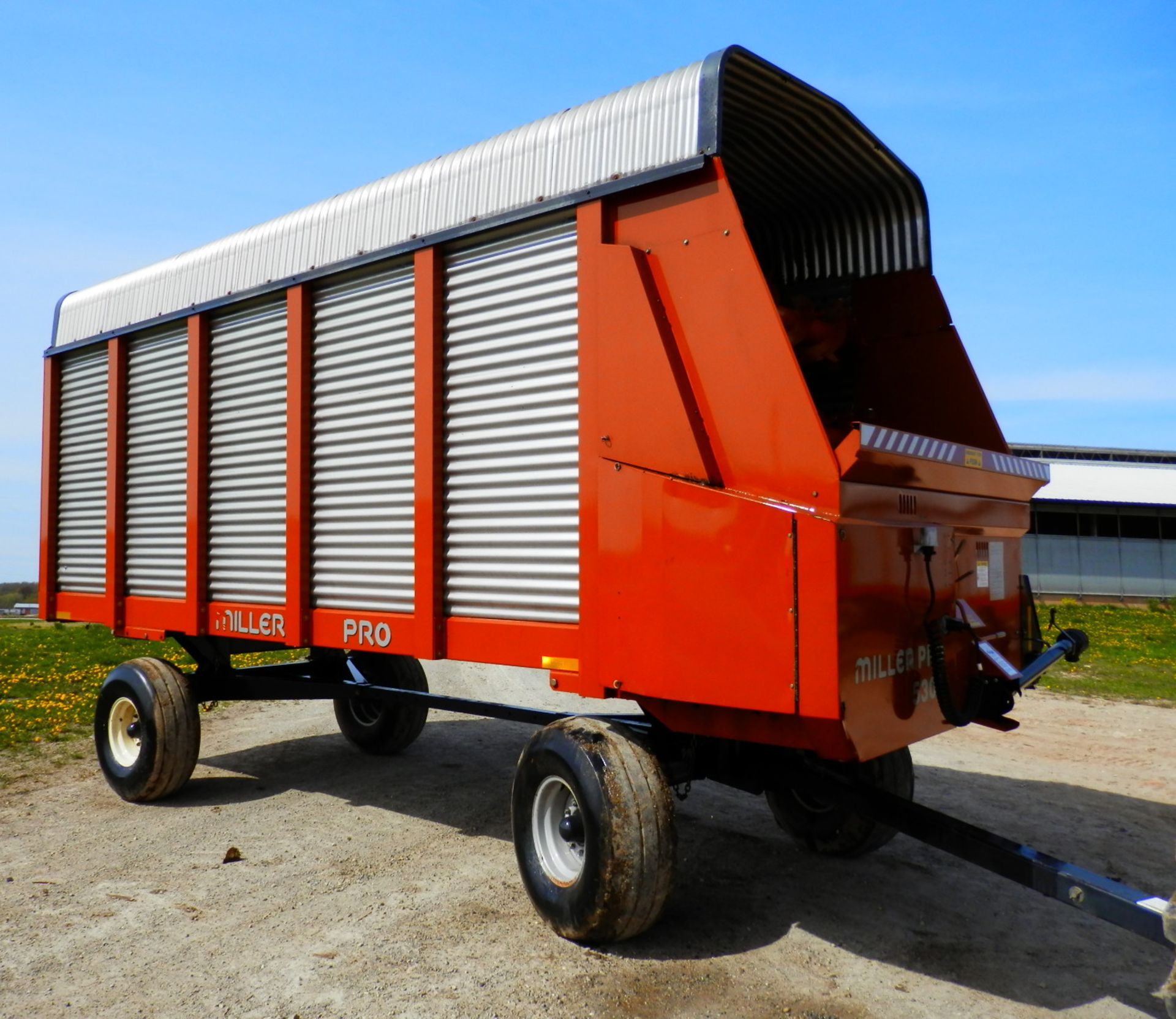 MILLER PRO 5300 18' LH FORAGE WAGON (Yellow Decal) - Image 5 of 7