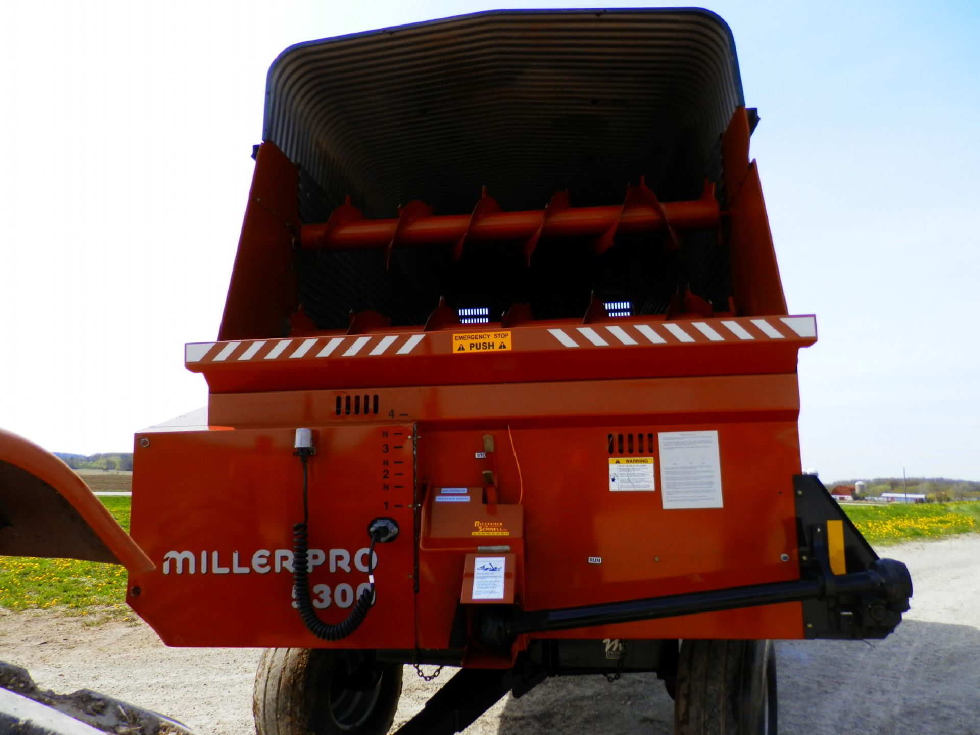 MILLER PRO 5300 18' LH FORAGE WAGON (Yellow Decal) - Image 4 of 7