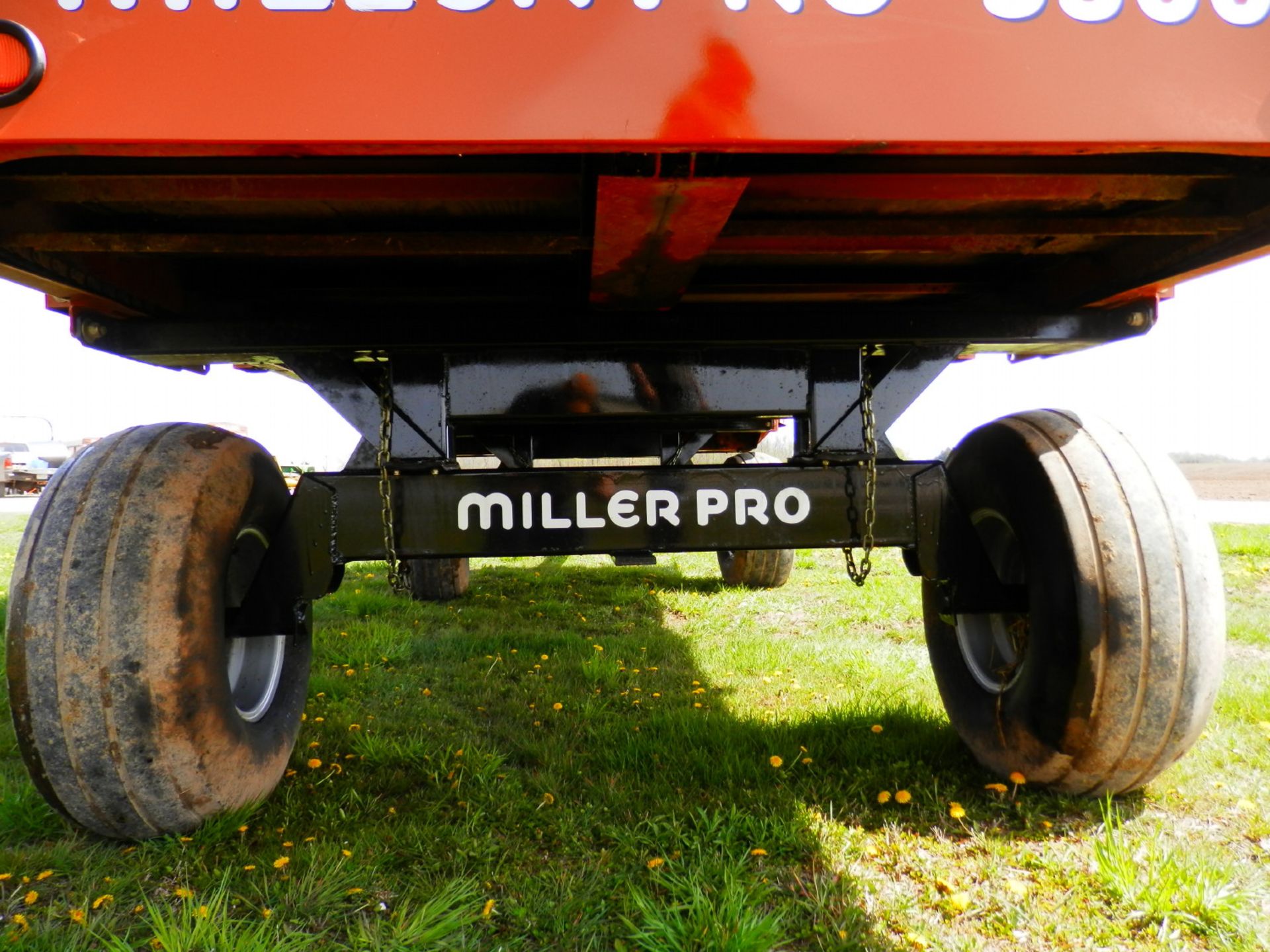 MILLER PRO 5300 18' LH FORAGE WAGON (White decal) - Image 7 of 8