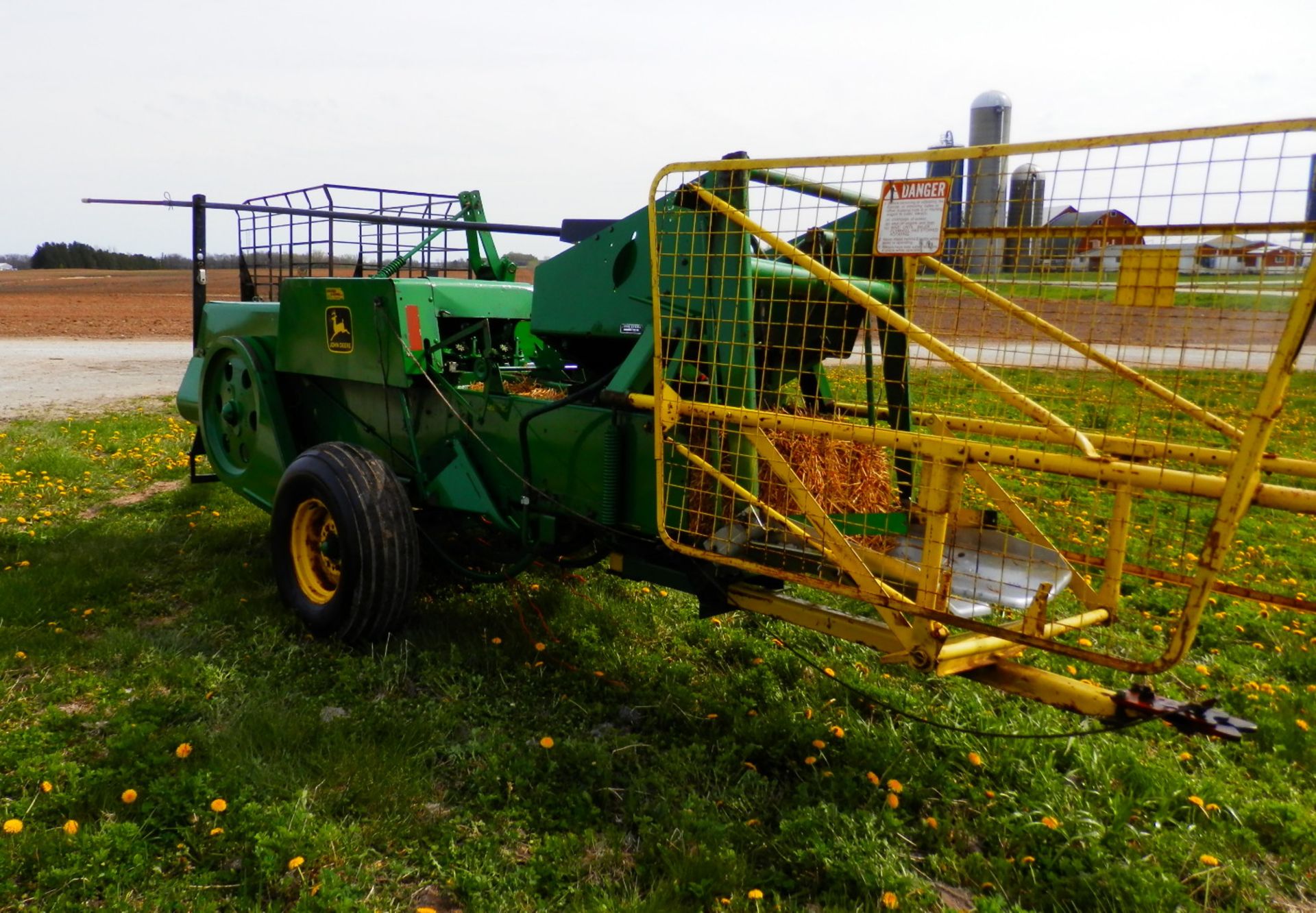 JOHN DEERE 327 BALER - Image 5 of 10