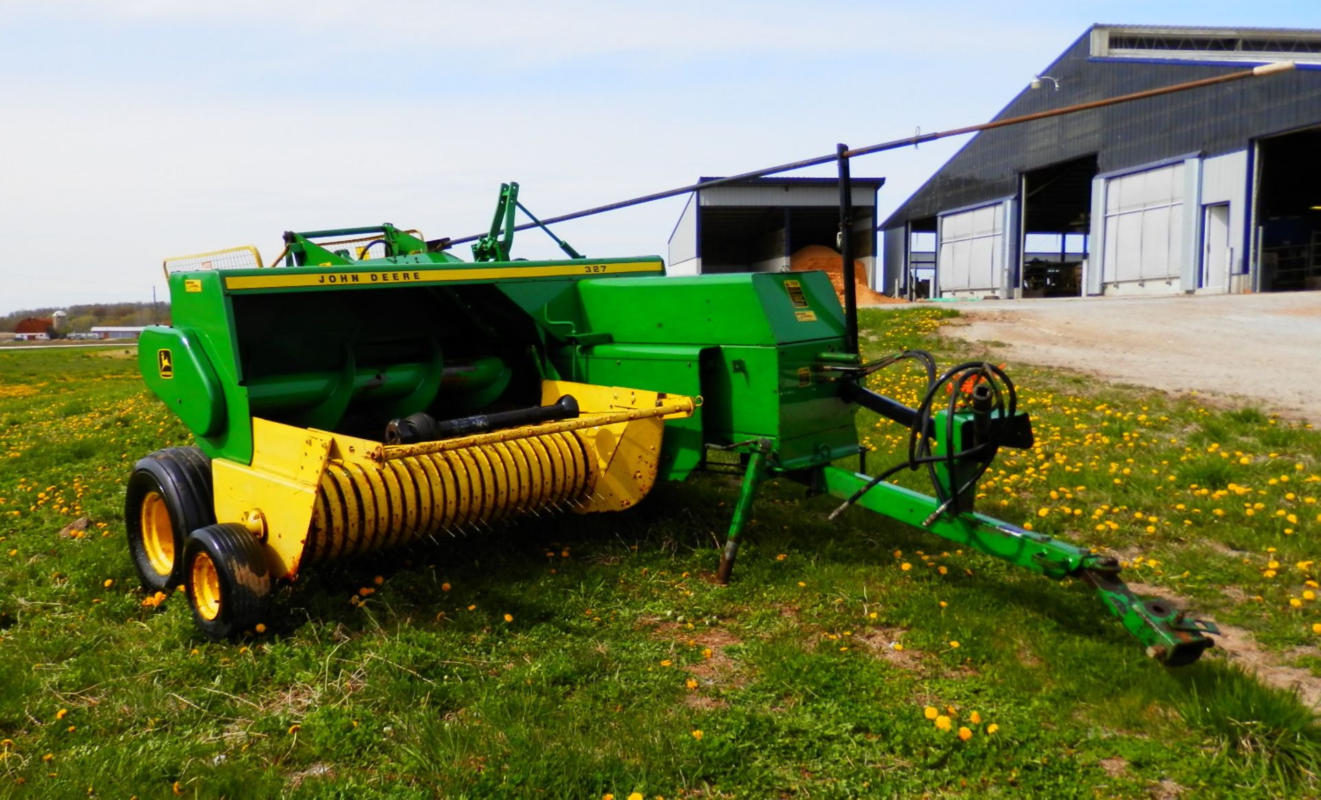 JOHN DEERE 327 BALER