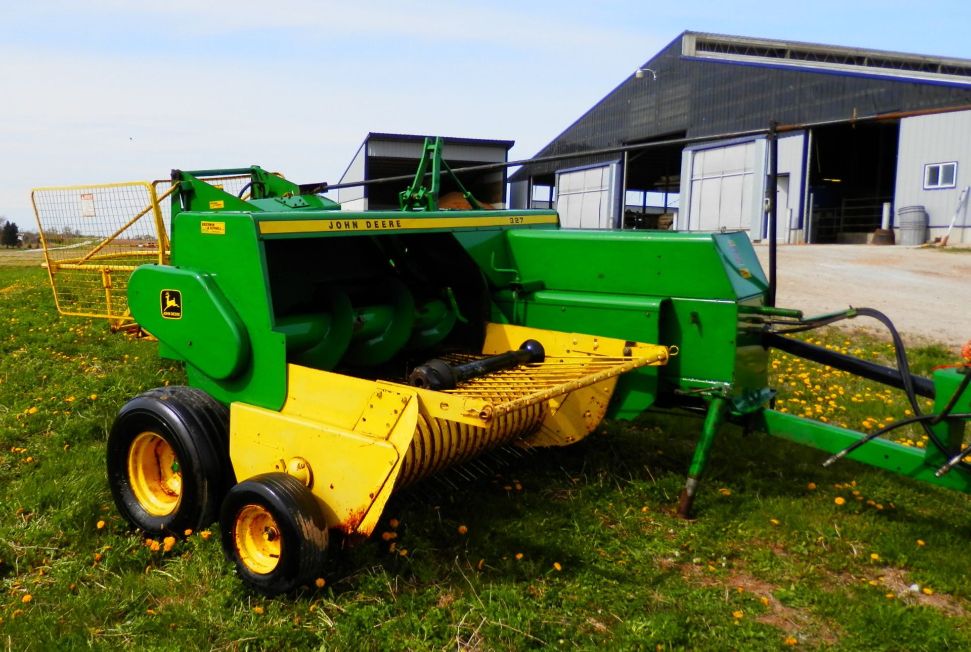 JOHN DEERE 327 BALER - Image 2 of 10