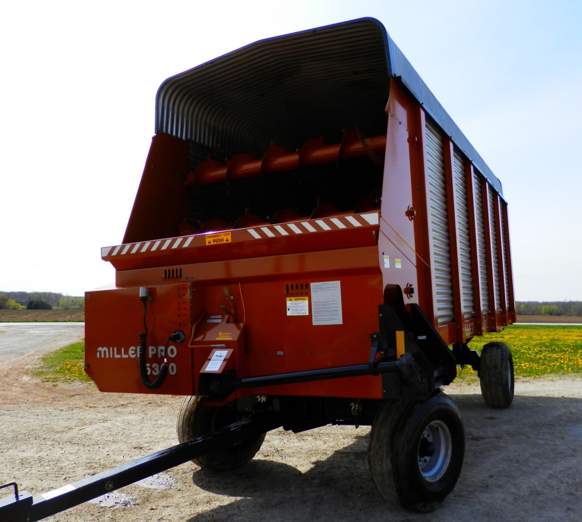 MILLER PRO 5300 18' LH FORAGE WAGON (Yellow Decal) - Image 3 of 7