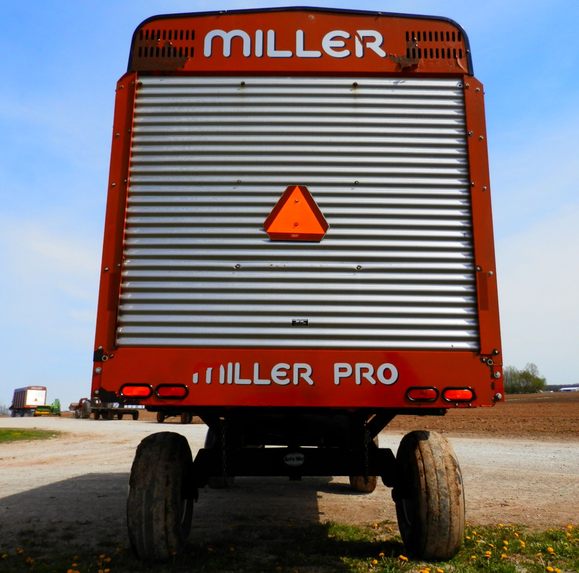 MILLER PRO (ART'S WAY) 5300 18' LH FORAGE WAGON - Image 5 of 8