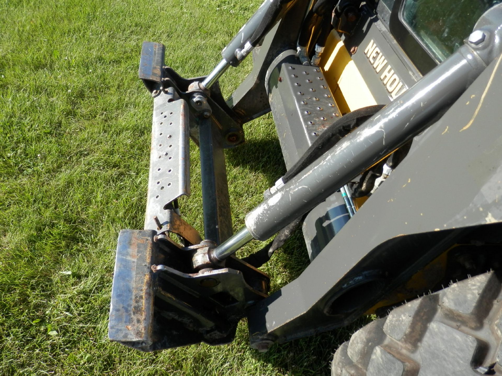 CNH L218 SKID STEER - Image 8 of 9