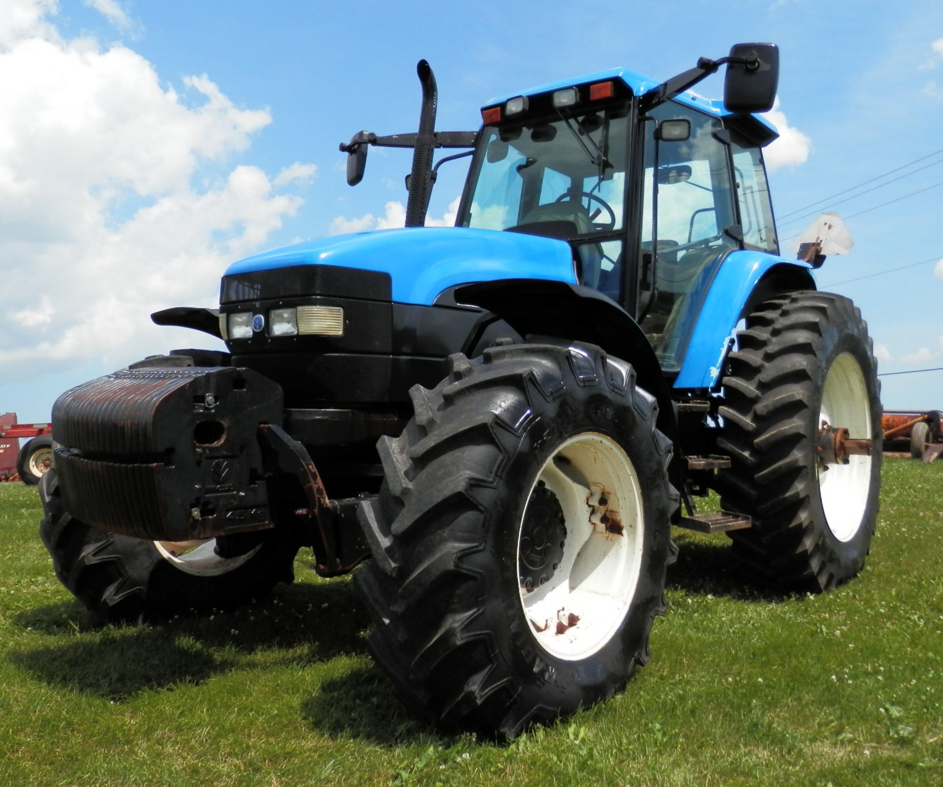 NEW HOLLAND TM10 MFWD TRACTOR - Image 5 of 11