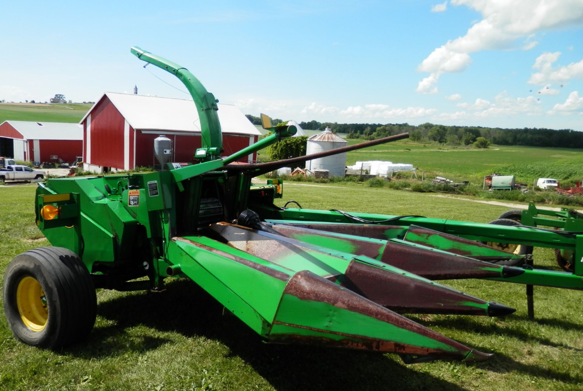 JOHN DEERE 3975 FORAGE CHOPPER W/PROCESSOR