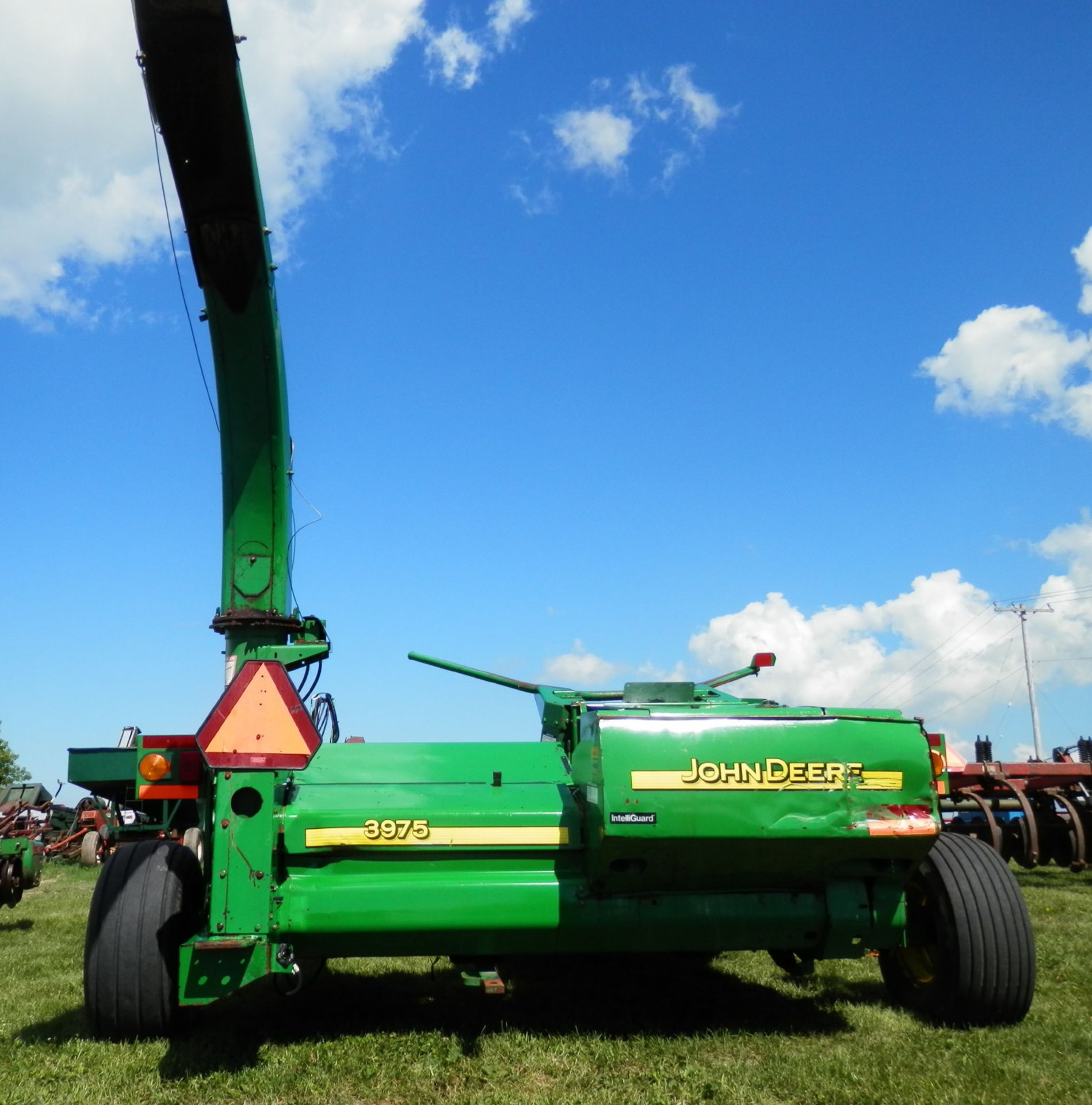 JOHN DEERE 3975 FORAGE CHOPPER W/PROCESSOR - Image 4 of 7