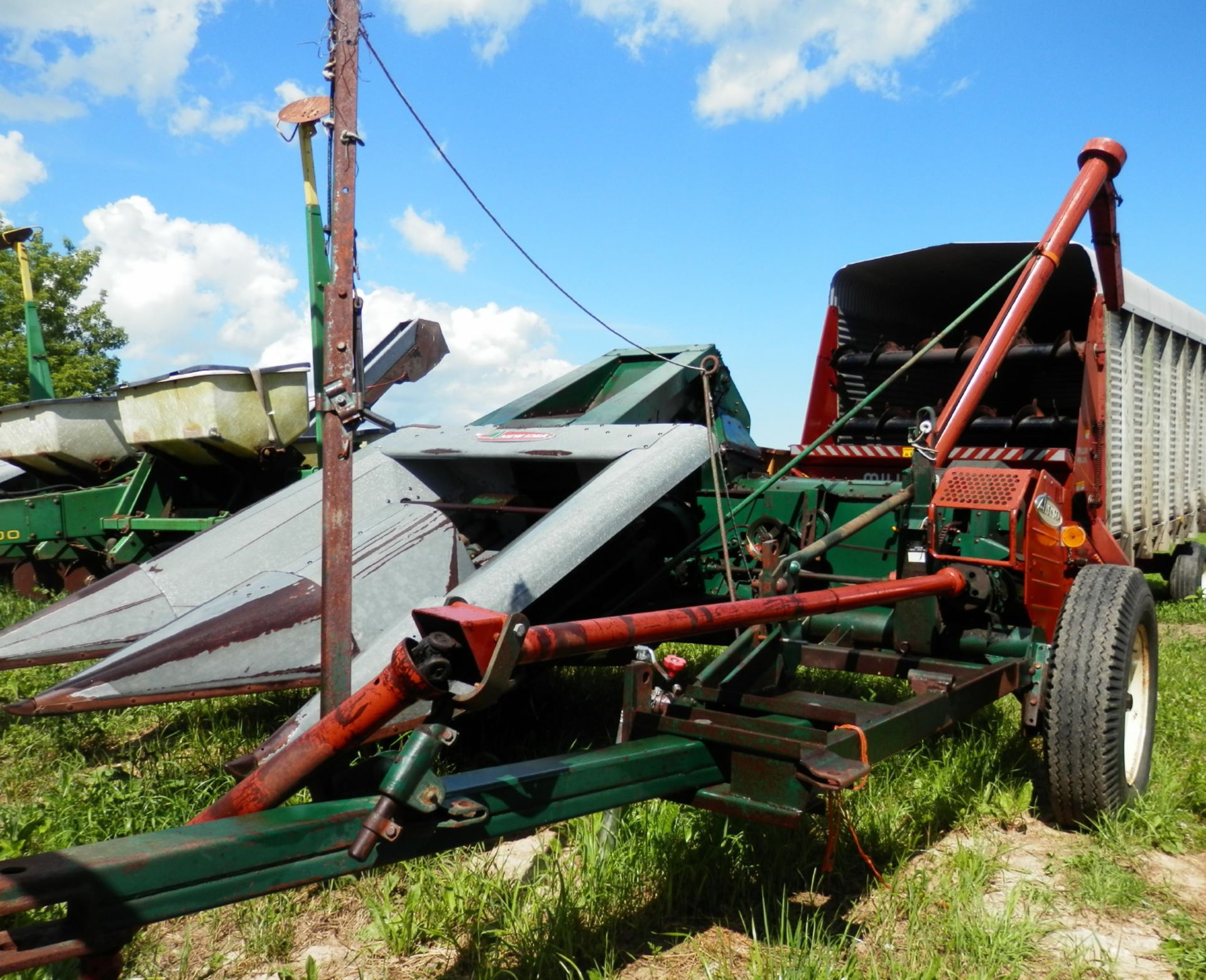 NEW IDEA 325 2R Picker/Sheller - Image 3 of 5