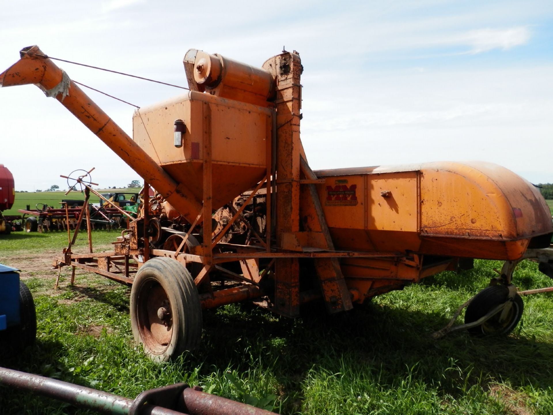 MINNEAPOLIS MOLINE HF PULL TYPE COMBINE - Image 3 of 9