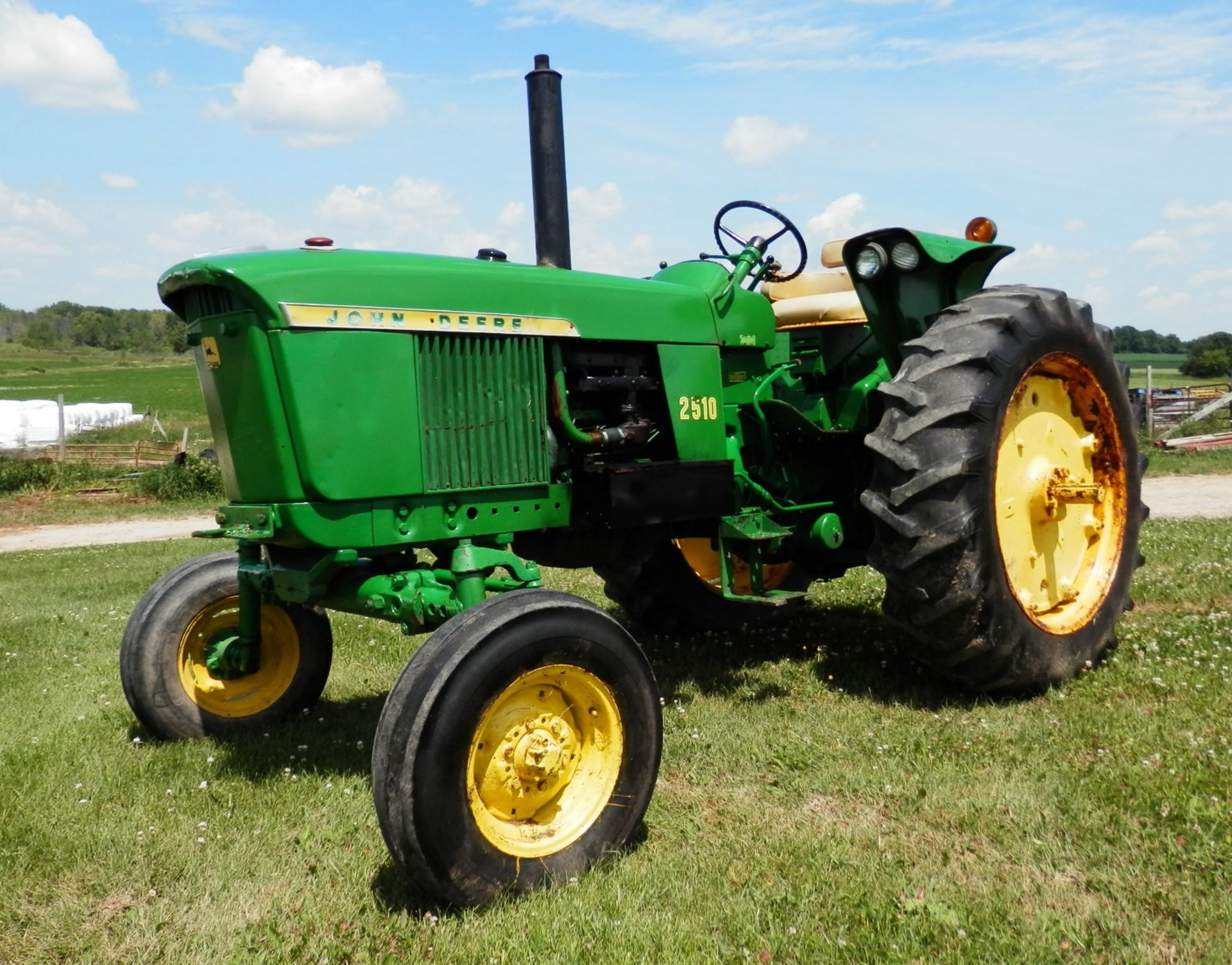 JOHN DEERE 2510 GAS TRACTOR