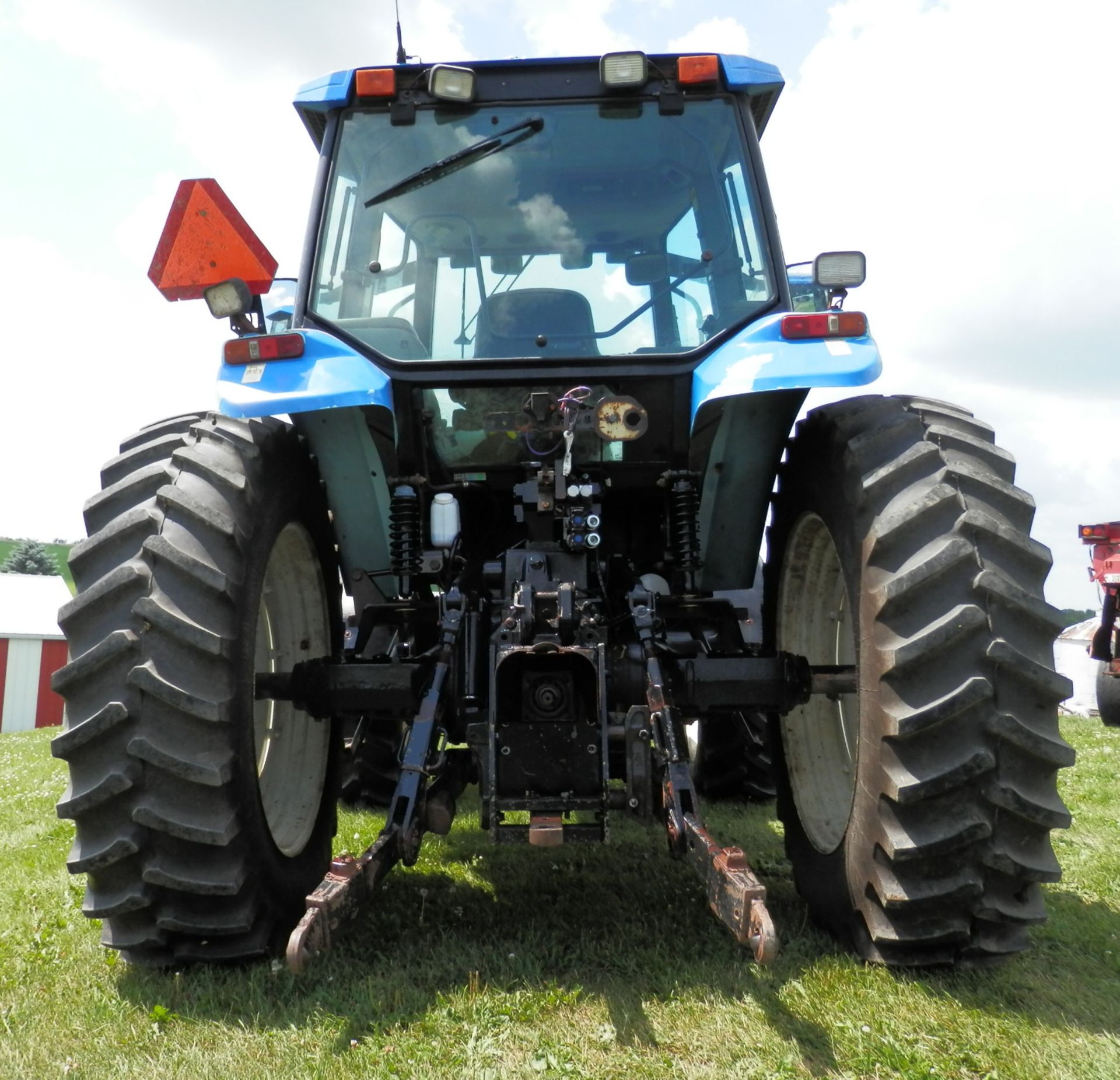 NEW HOLLAND TM10 MFWD TRACTOR - Image 4 of 11