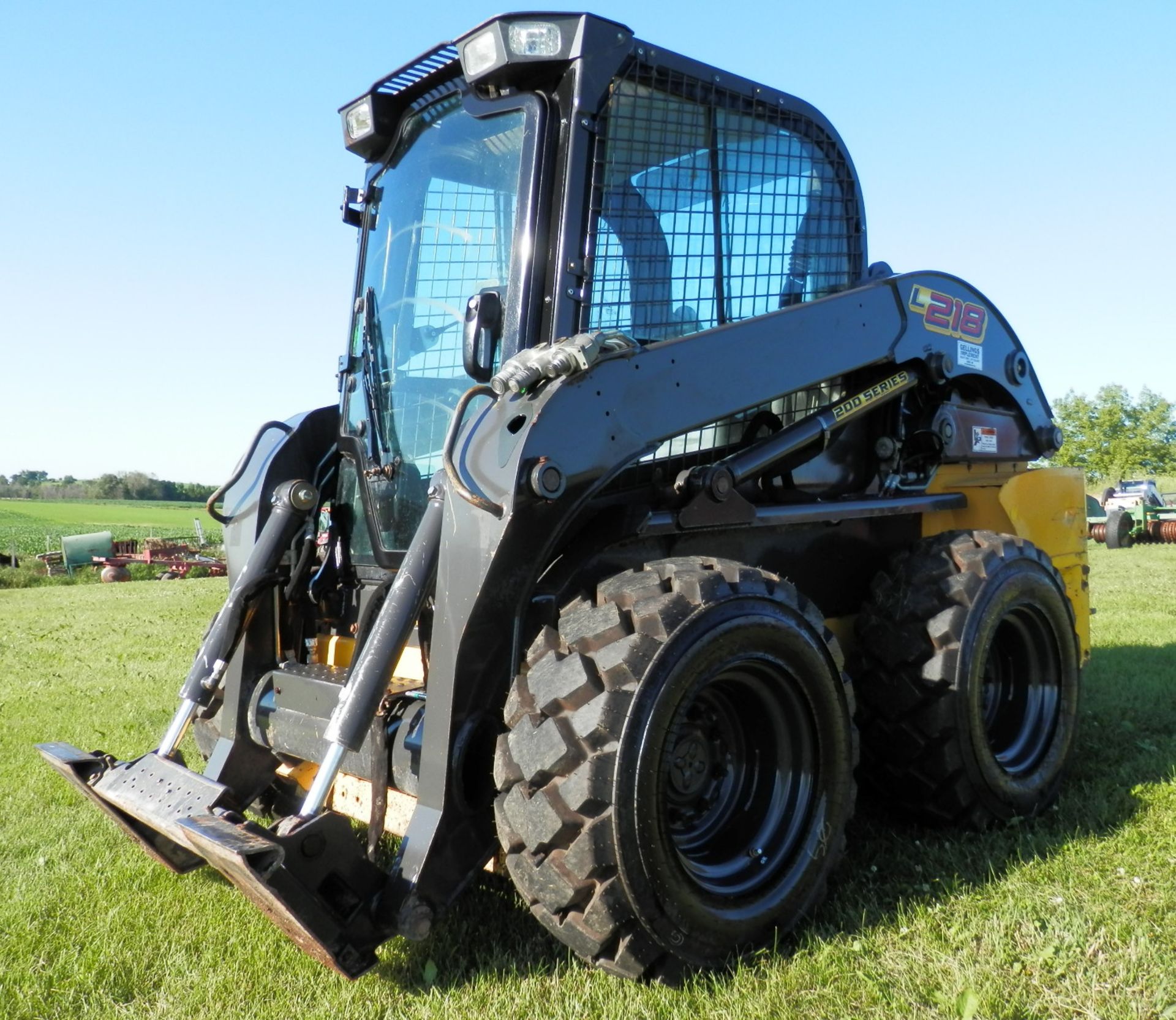 CNH L218 SKID STEER - Image 2 of 9