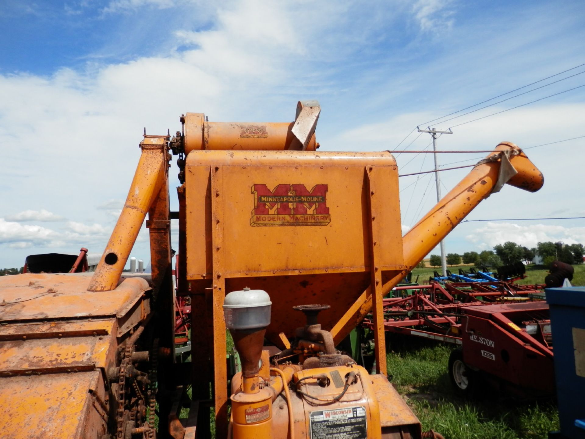 MINNEAPOLIS MOLINE HF PULL TYPE COMBINE - Image 5 of 9