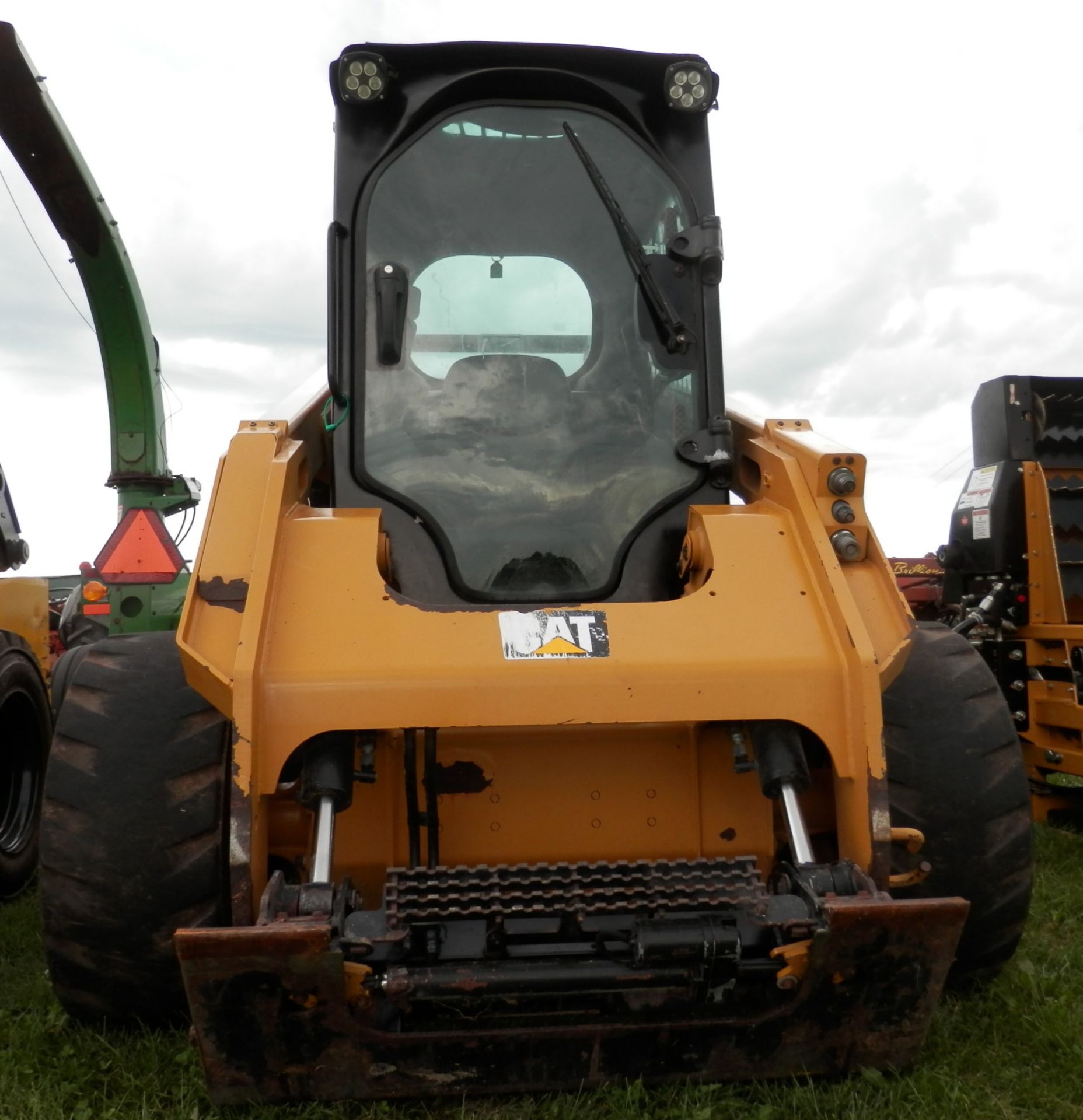 CAT 262D AG SPECIAL SKID STEER - Image 2 of 9