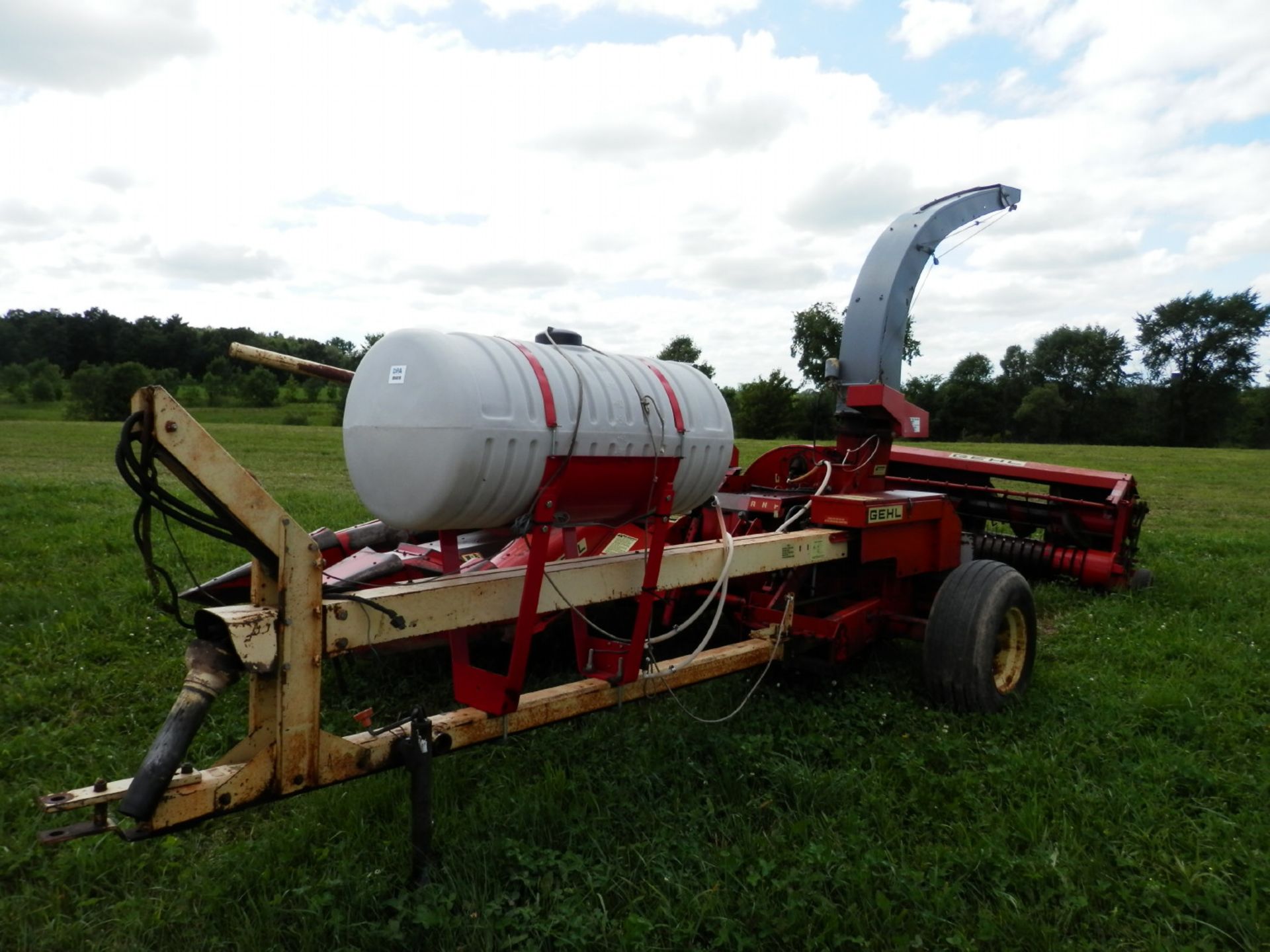 GEHL CB1000 FORAGE HARVESTER w/HH & TR3038 CORNHEAD - Image 2 of 6