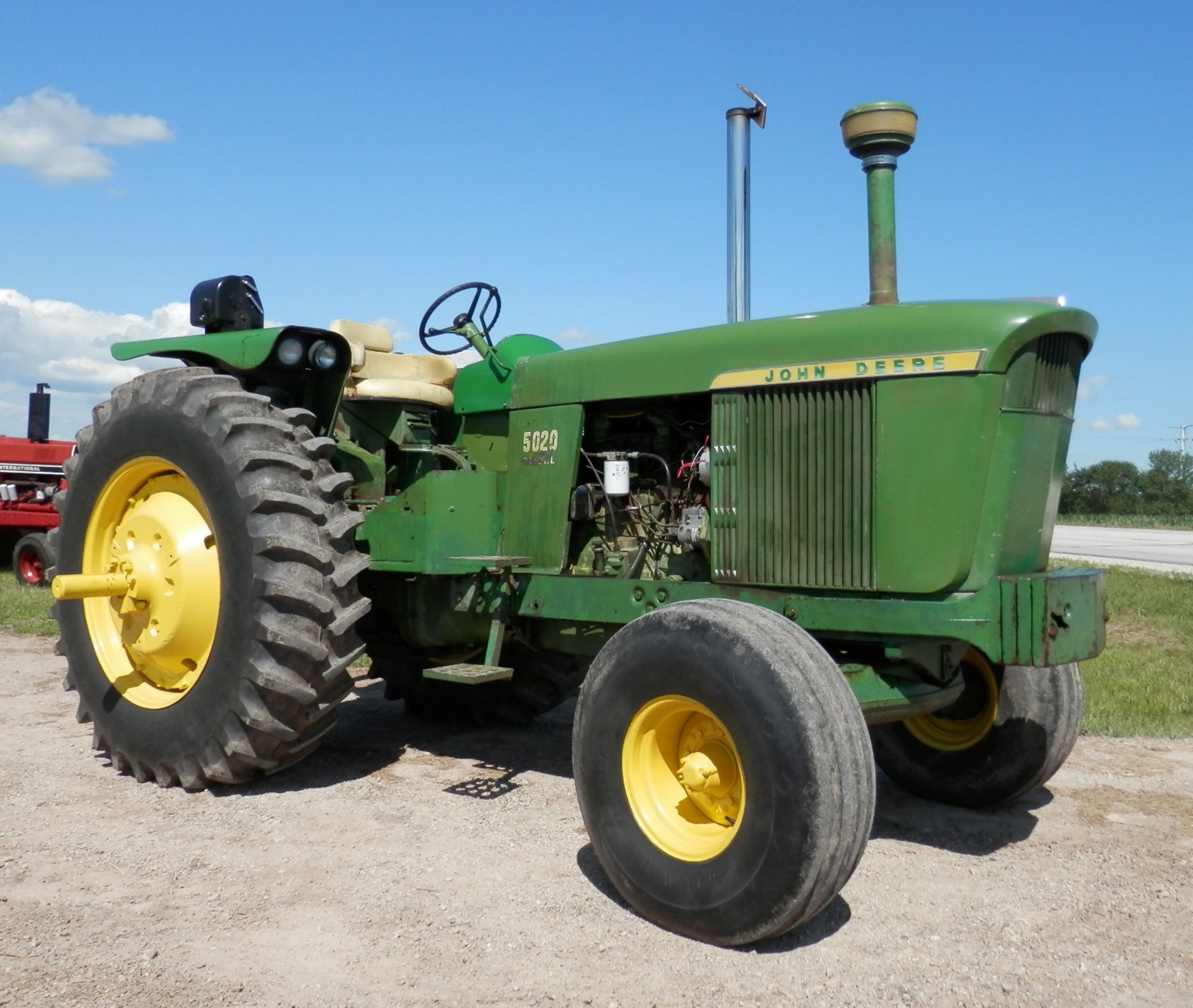 JOHN DEERE 5020 PLATFORM TRACTOR - Image 4 of 11