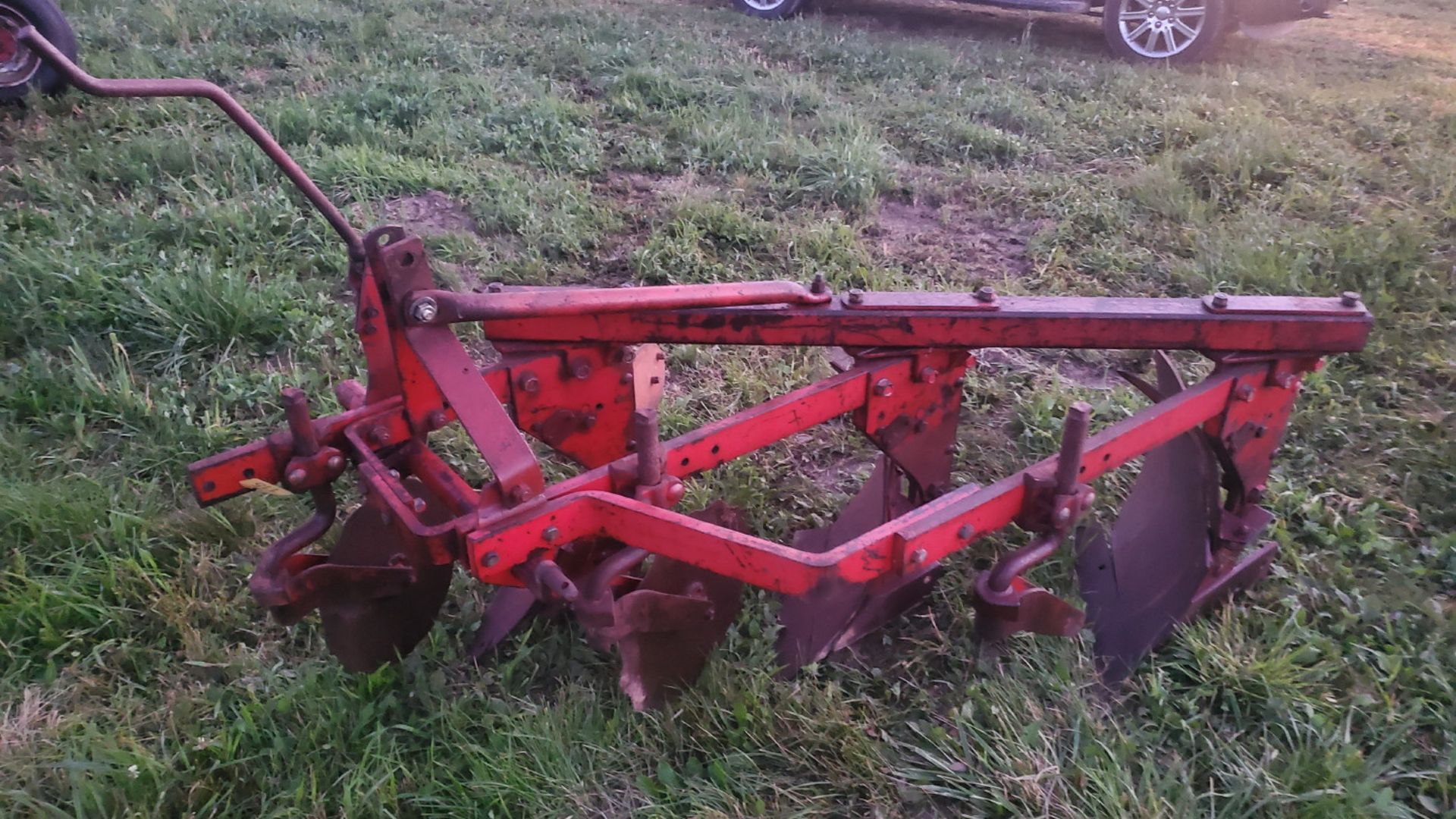 MASSEY FERGUSON #43 3X PLOW - Image 2 of 2