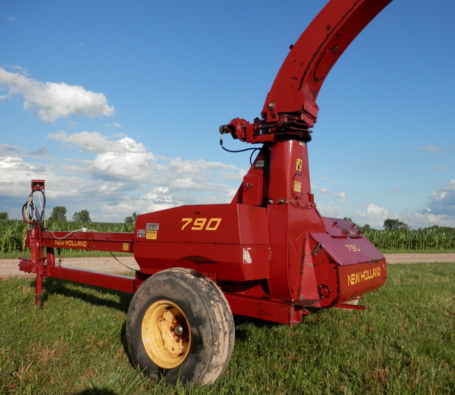 NEW HOLLAND 790 FORAGE CHOPPER - Image 4 of 5