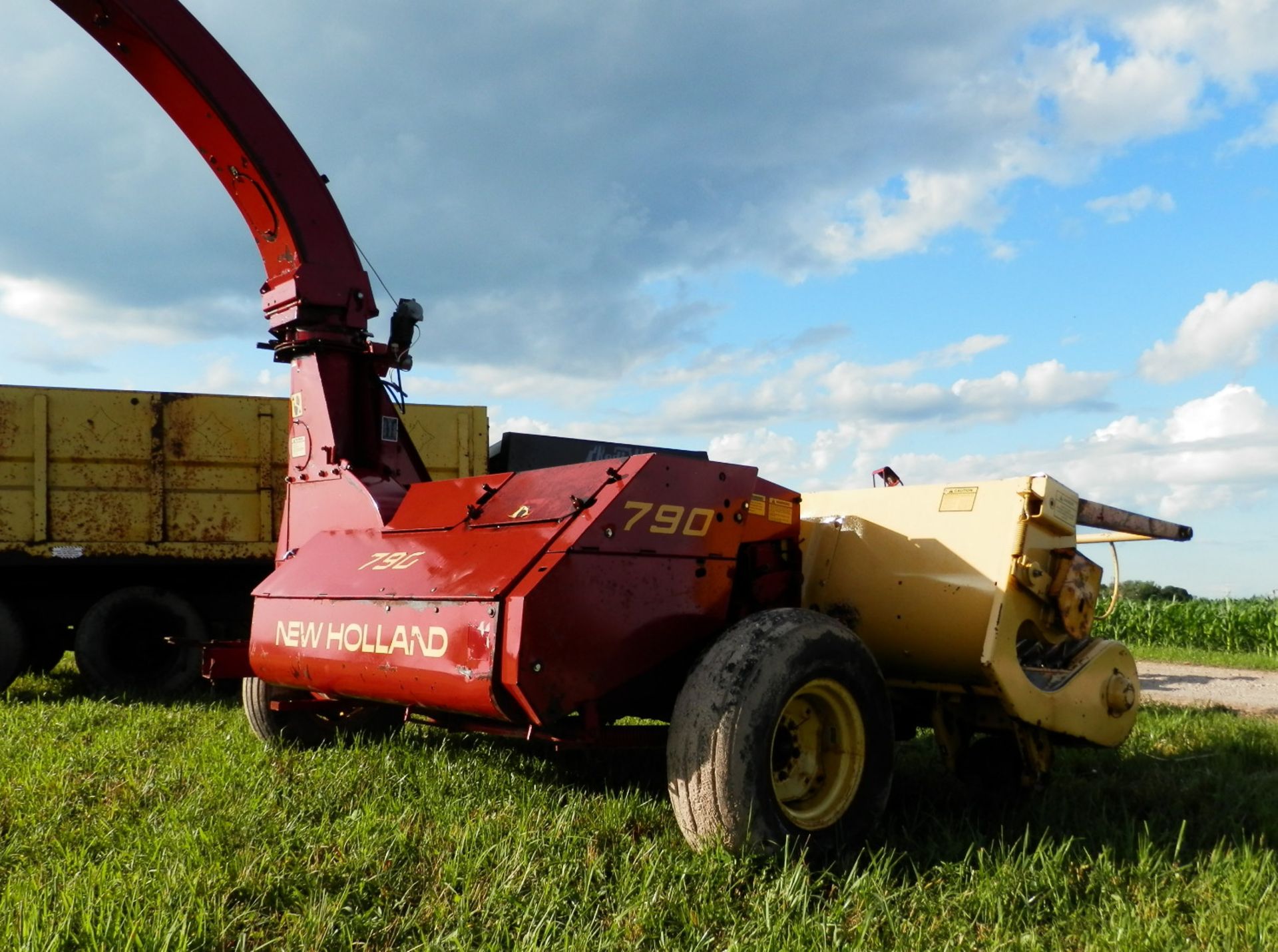 NEW HOLLAND 790 FORAGE CHOPPER - Image 5 of 5