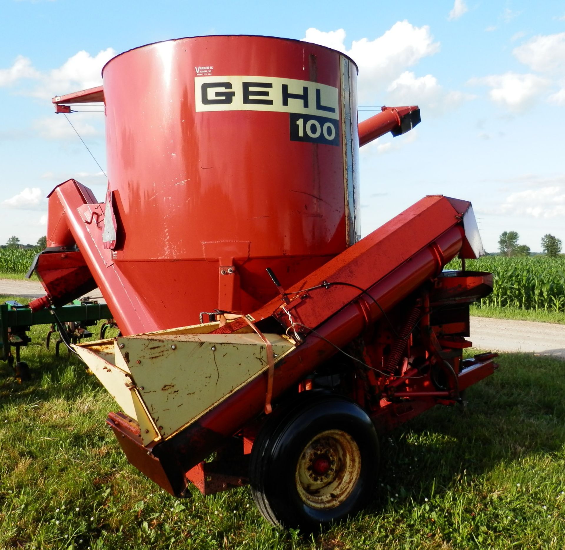 GEHL 100 PORTABLE MIXER MILL - Image 3 of 5