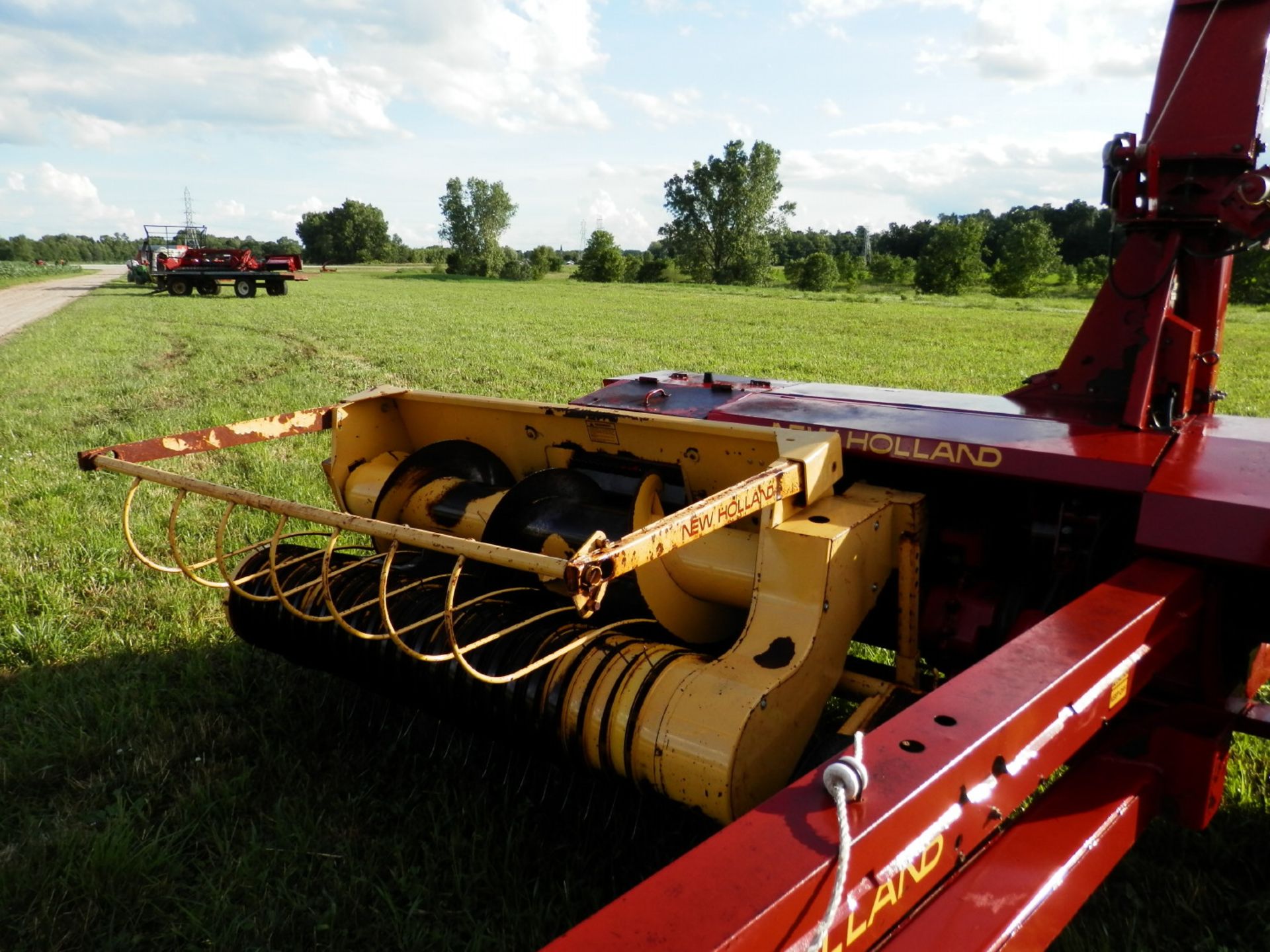 NEW HOLLAND 790 FORAGE CHOPPER - Image 3 of 5