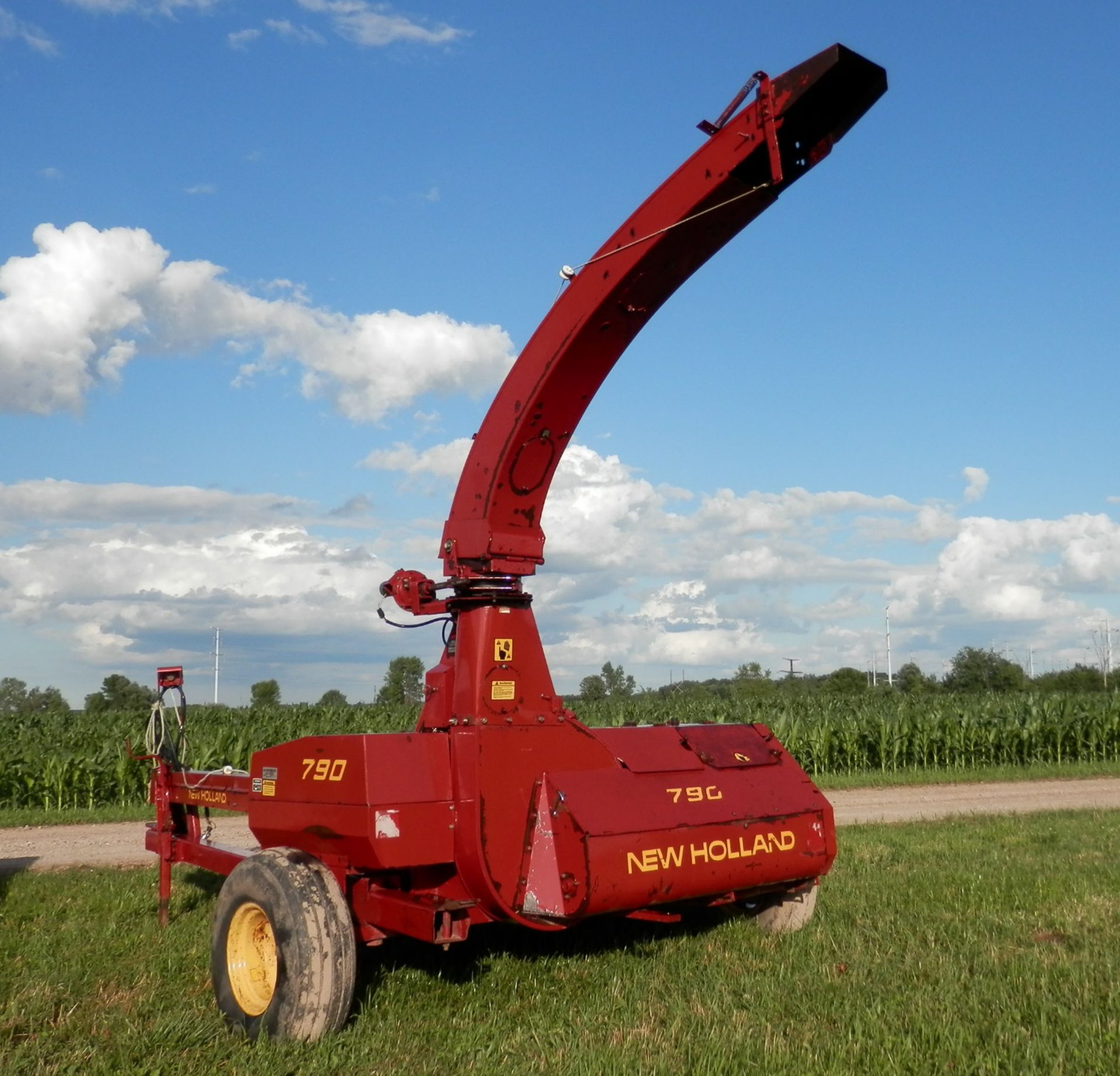 NEW HOLLAND 790 FORAGE CHOPPER - Image 2 of 5