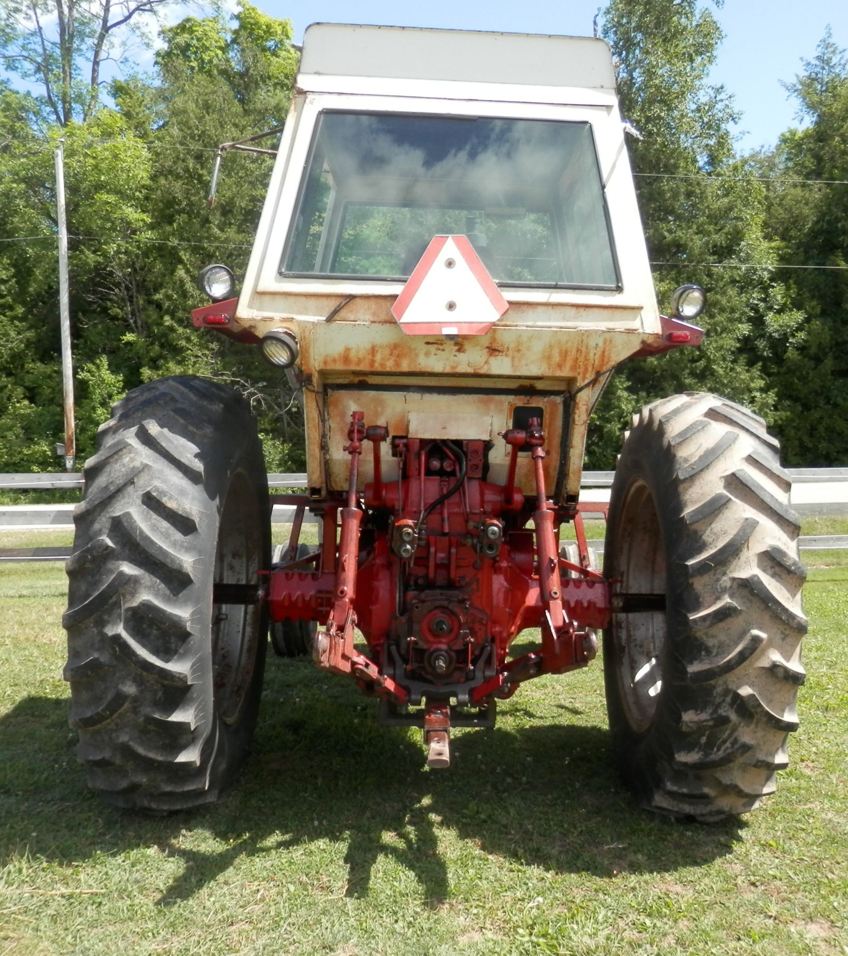 IH 966 CAB TRACTOR - Image 6 of 12