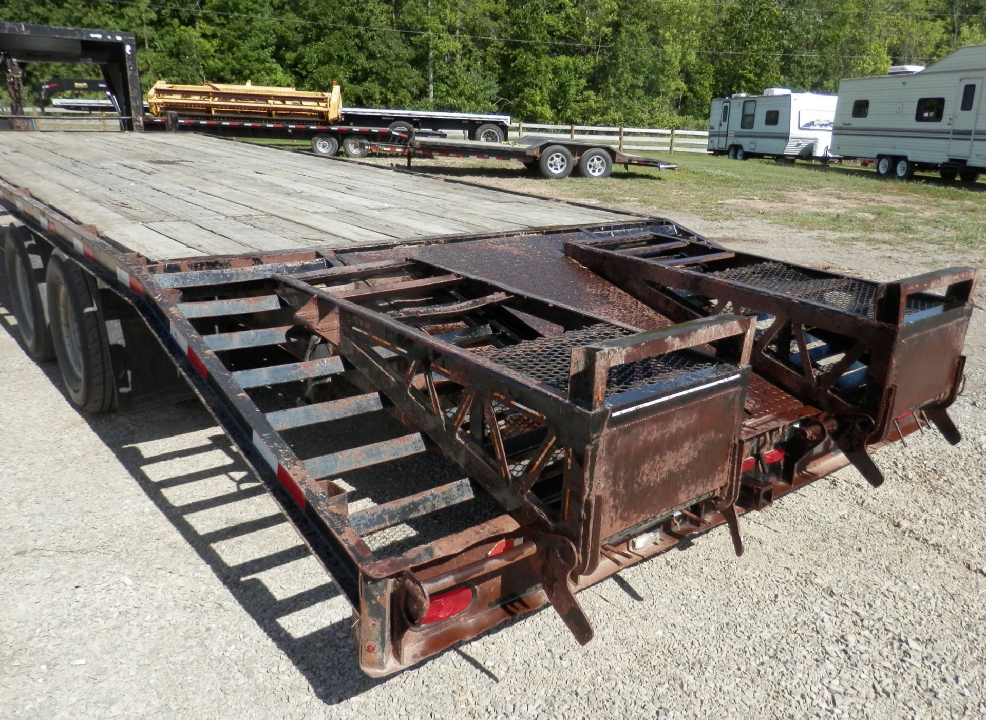 FEATHERLITE STL 28' GOOSENECK FLATBED TRAILER - Image 5 of 9