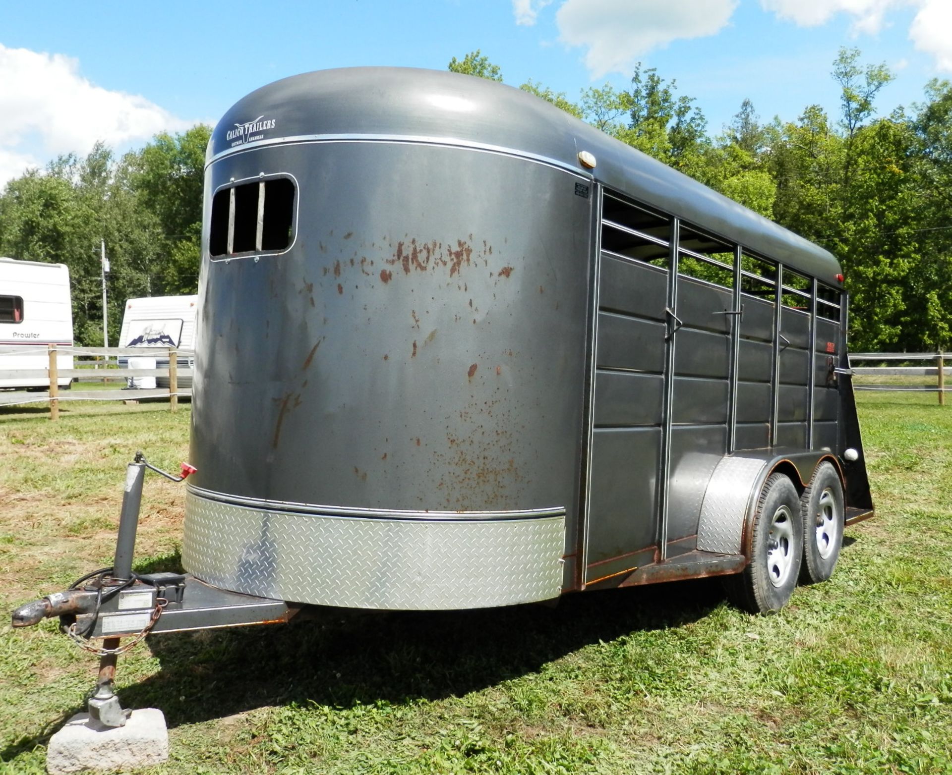 CALICO 16' BUMPER HITCH STOCK TRAILER - Image 4 of 10