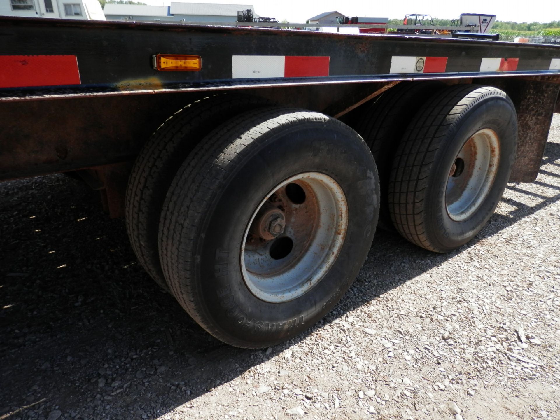 FEATHERLITE STL 28' GOOSENECK FLATBED TRAILER - Image 6 of 9