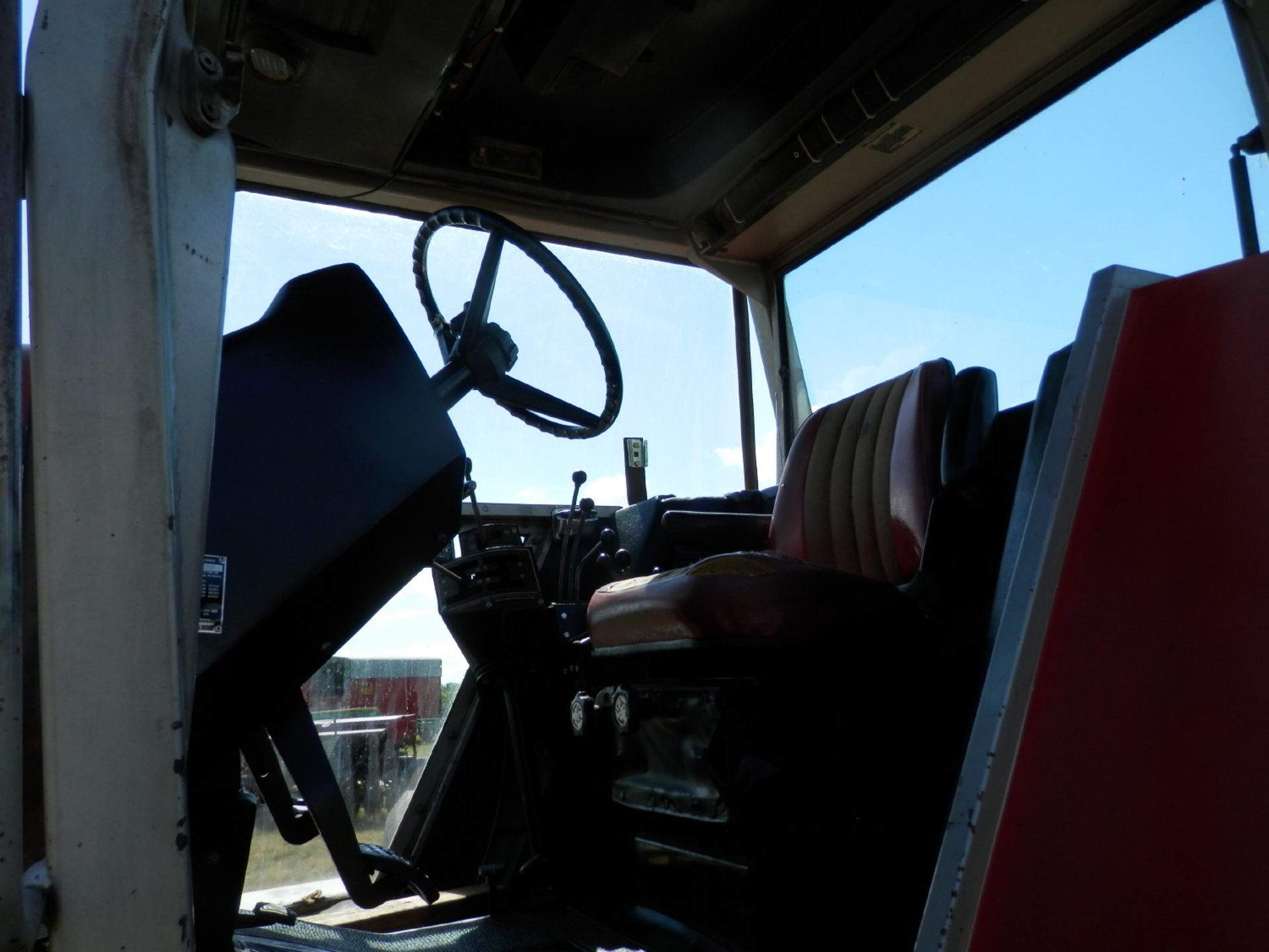 MASSEY FERGUSON 2805 TRACTOR - Image 11 of 13